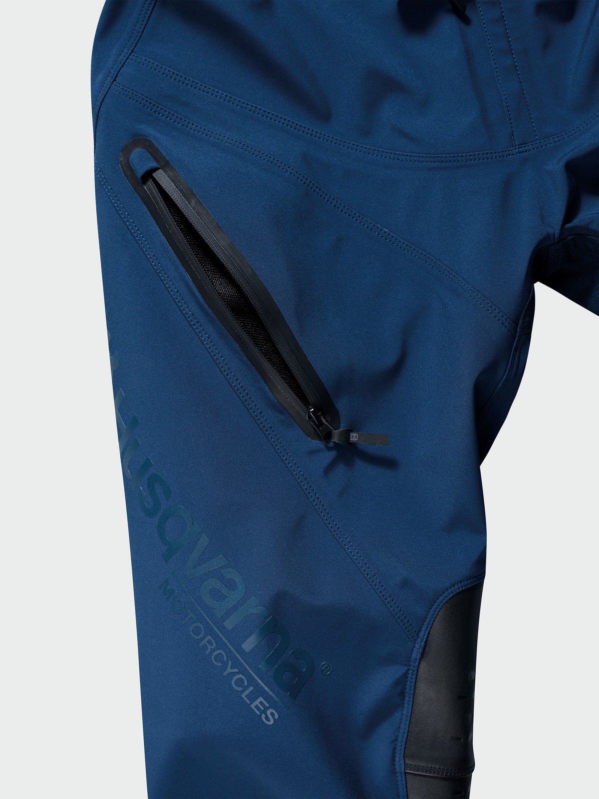 56148_3HS20000570X_GOTLAND_WP_PANTS_CLOSE_UP_2