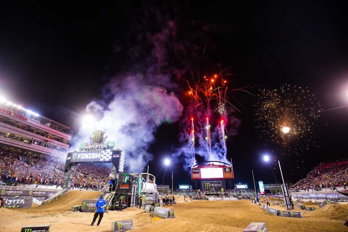 Racerhead 18 Supercross Racer X Online
