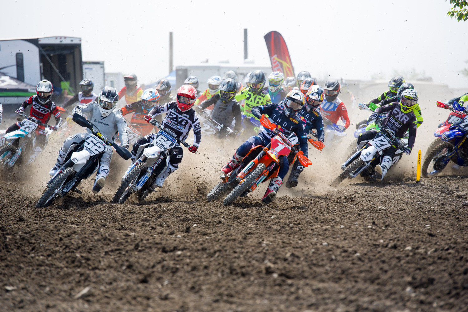 Jess Pettis at the start of an MX2 moto.