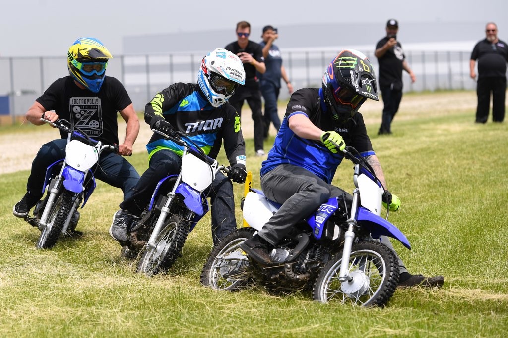 Stenhouse (center) putting the pressure on the greatest retired rider ever.