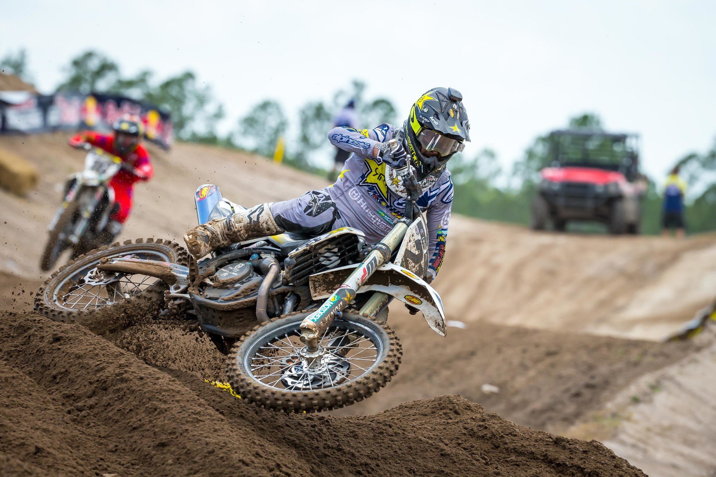 what is the average salary of a professional motocross racer