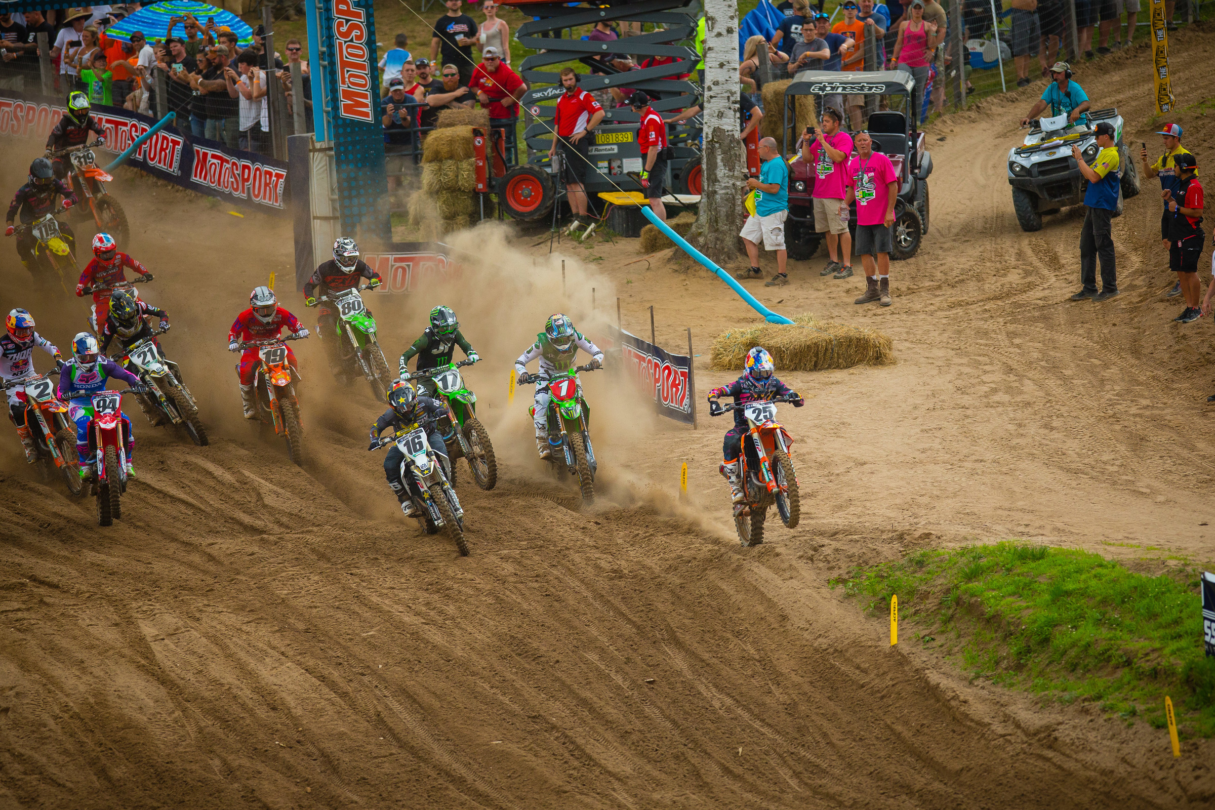 That's a bad-ass pack of racers at the front of the 450 field.