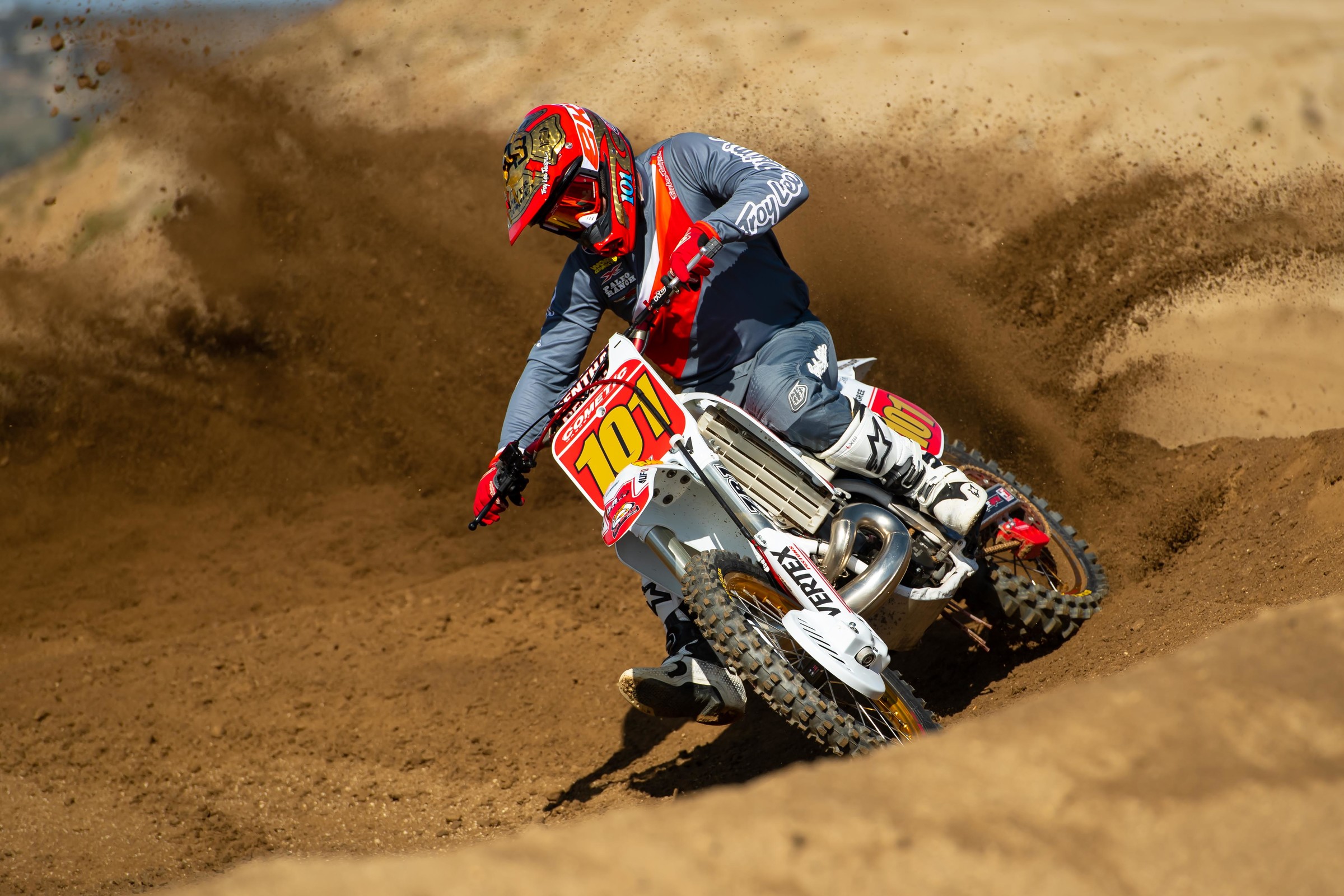 1992-1993HondaCR500Builds-Cudby-0040