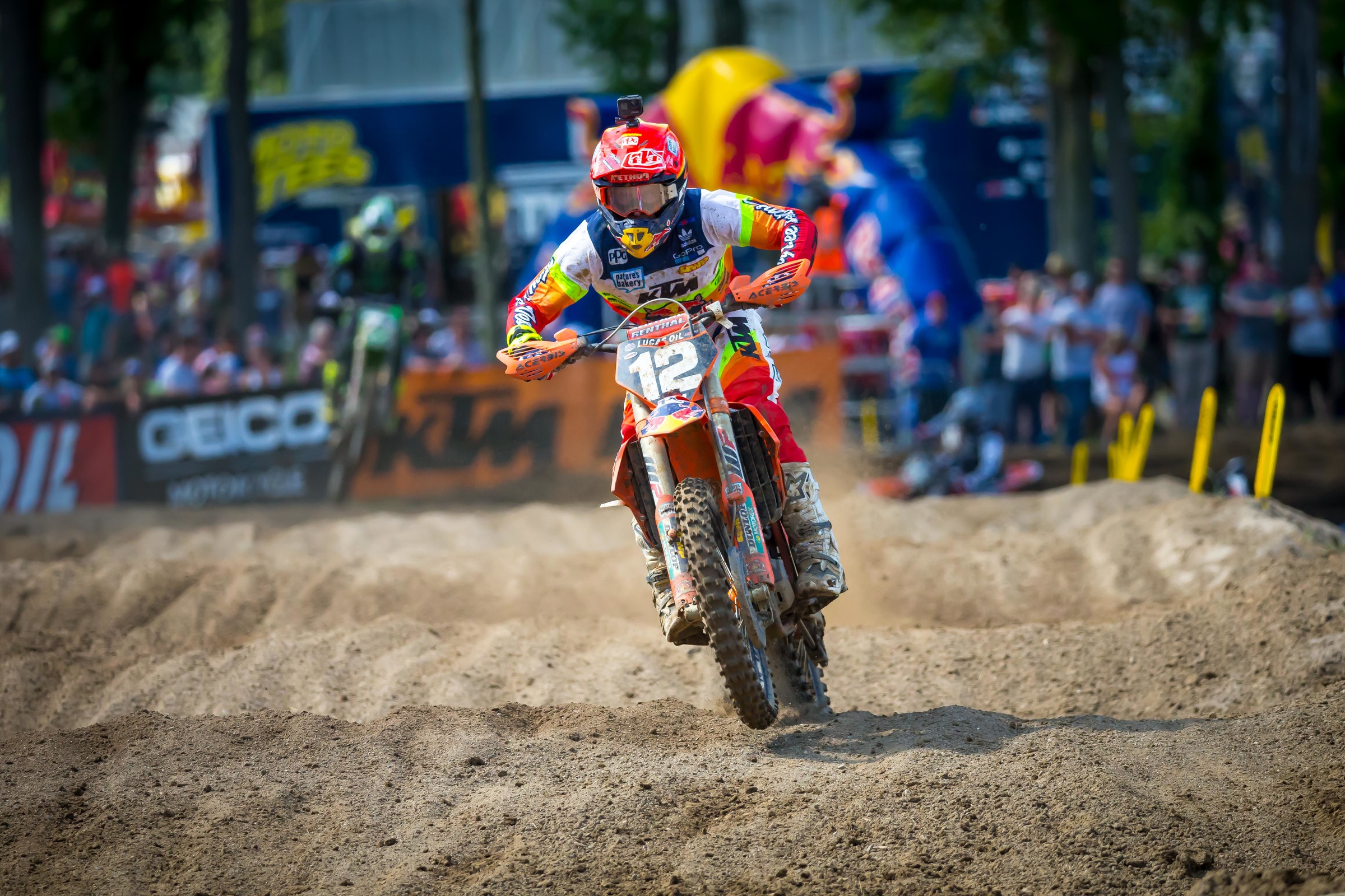 Anyone understand what happened with Shane last week? Anyone?