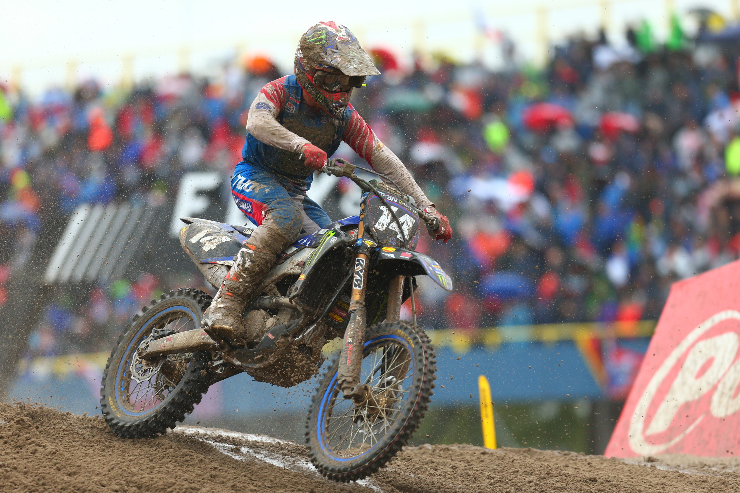 Note the lack of a clutch lever.