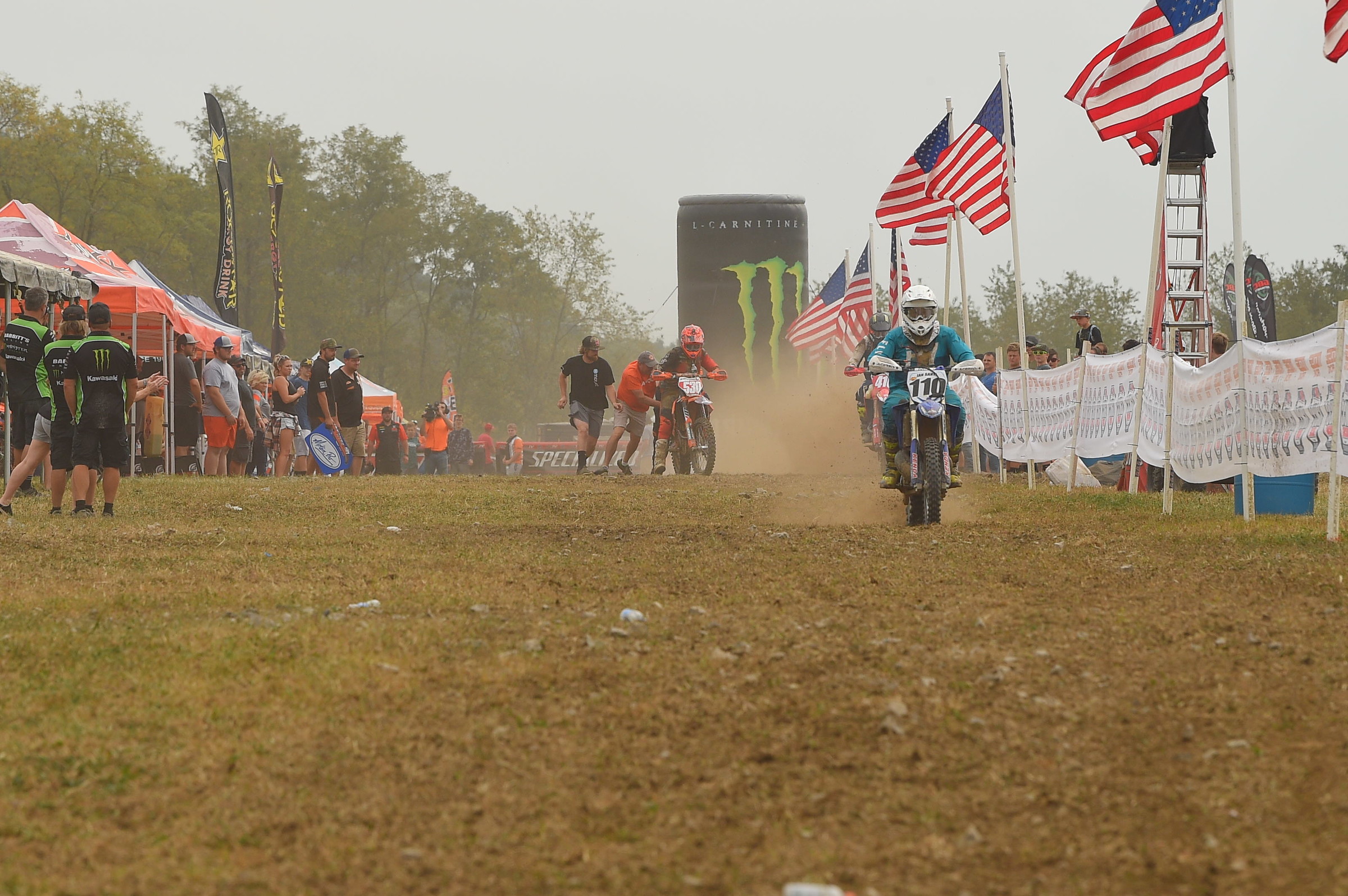 Kelley and the team trying to start his bike after a pit stop.