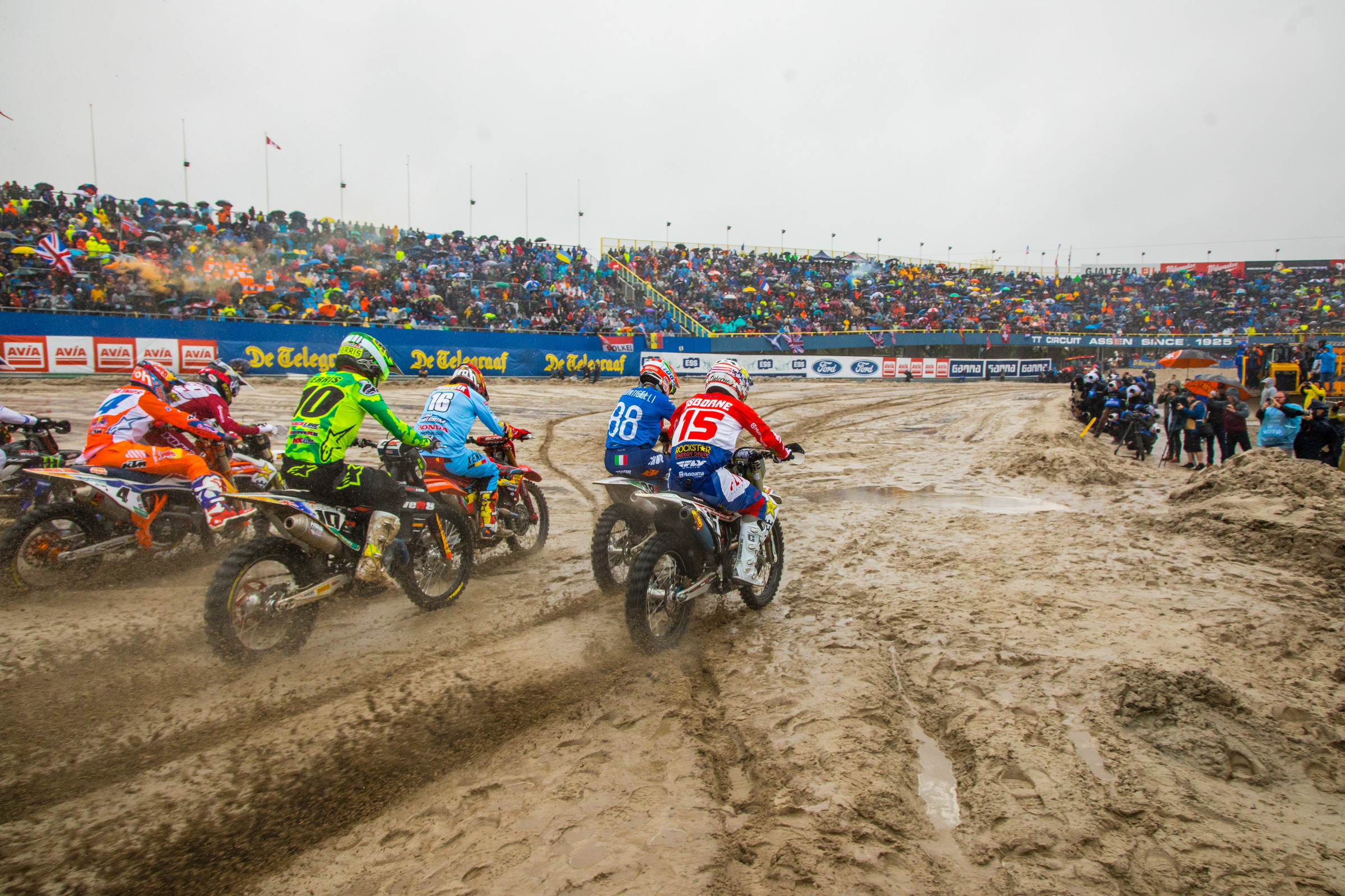 The starting straight.