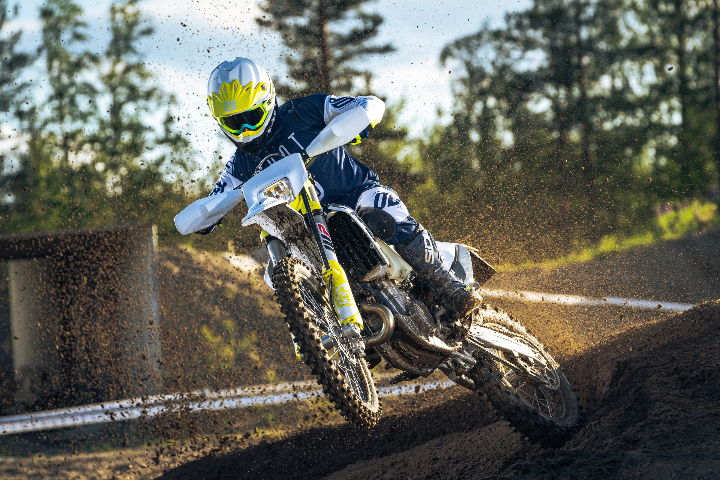 61523_HUSQVARNA_MOTORCYCLES_REPLICA_FLASH_COLLECTION_2019_BY_SHOT_3999x2666