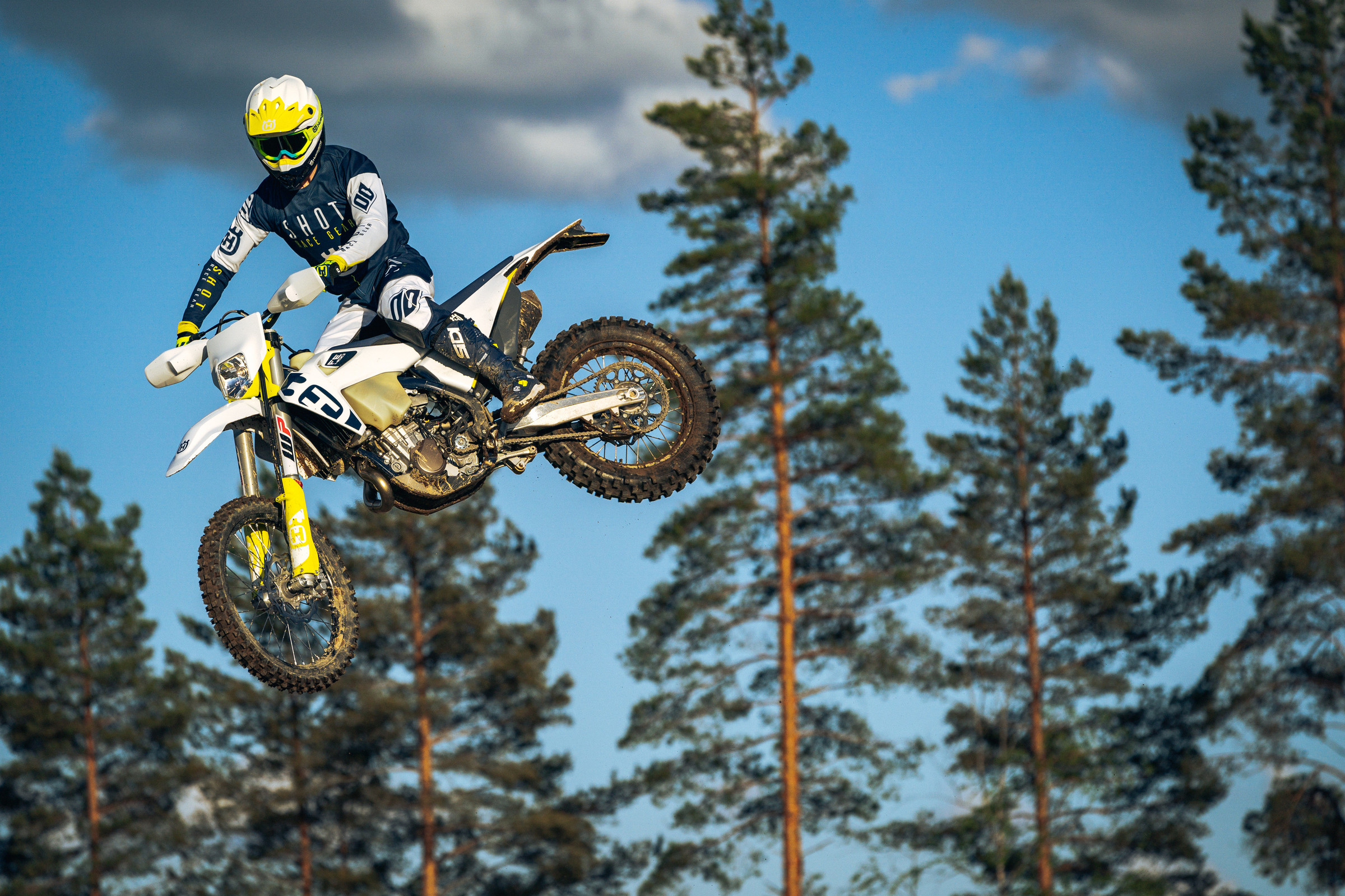 61525_HUSQVARNA_MOTORCYCLES_REPLICA_FLASH_COLLECTION_2019_BY_SHOT_3999x2666