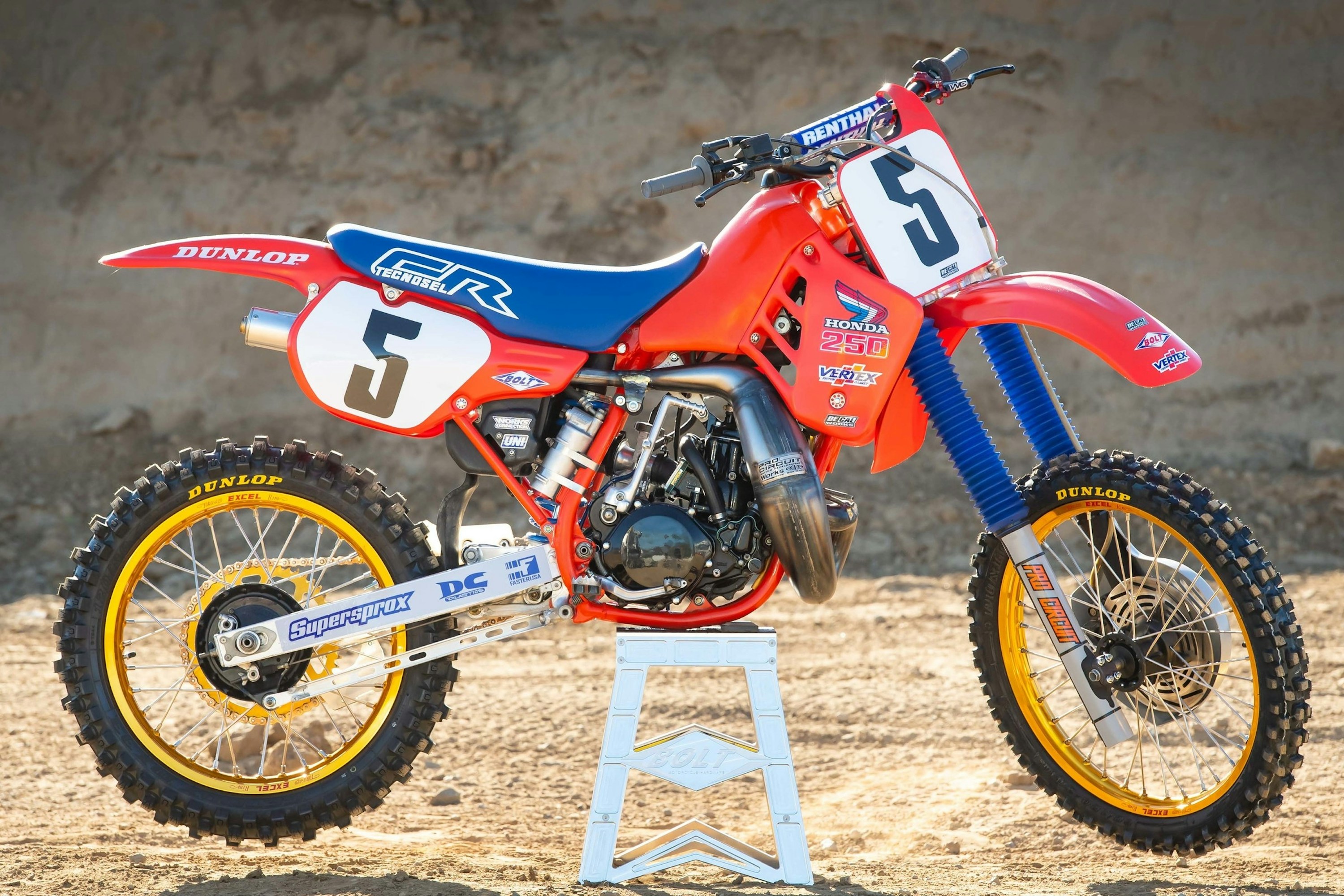 Racer X Films: 1986 Honda CR250R Garage Build - Racer X