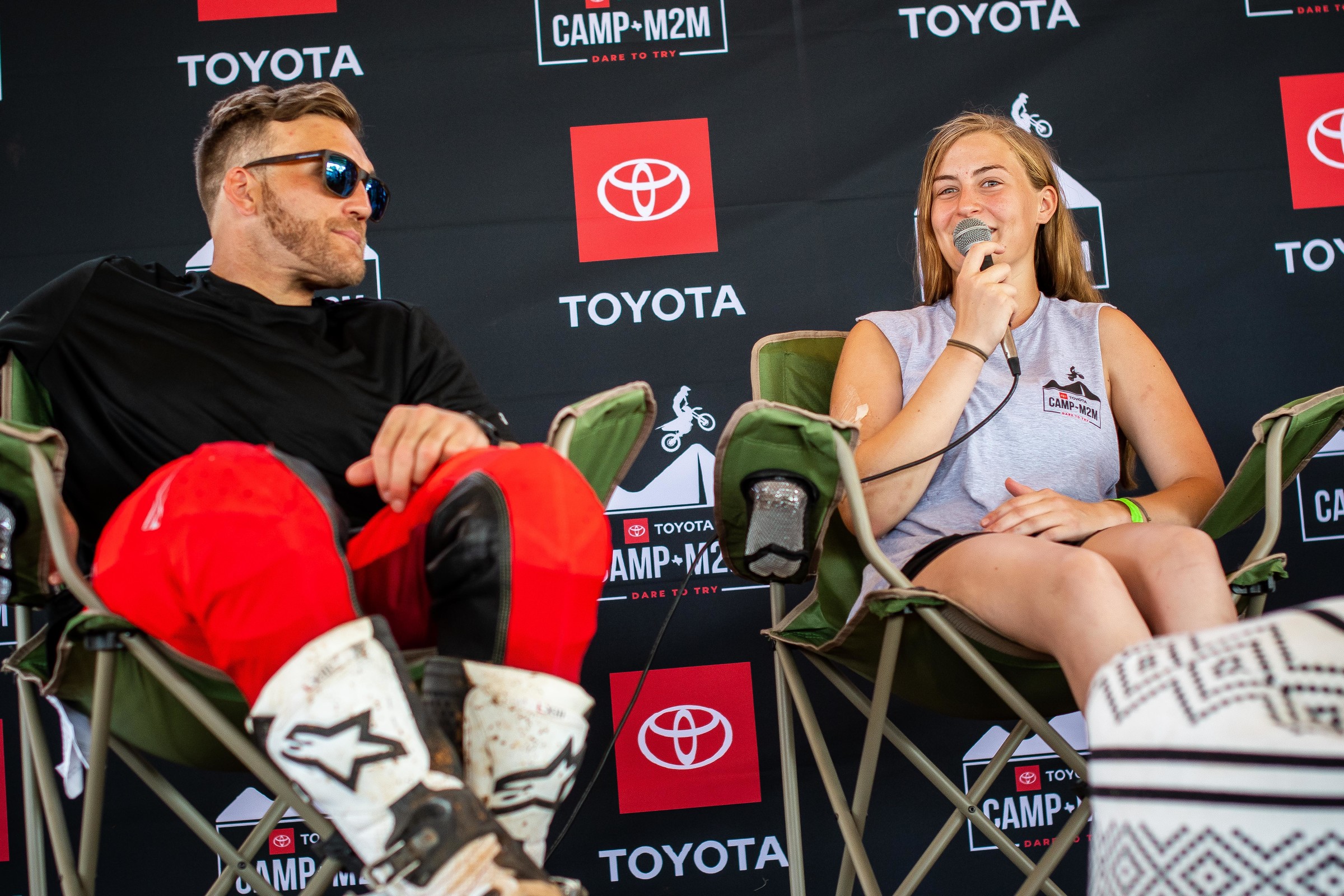 Peick and Jarvis talking to the crowd.