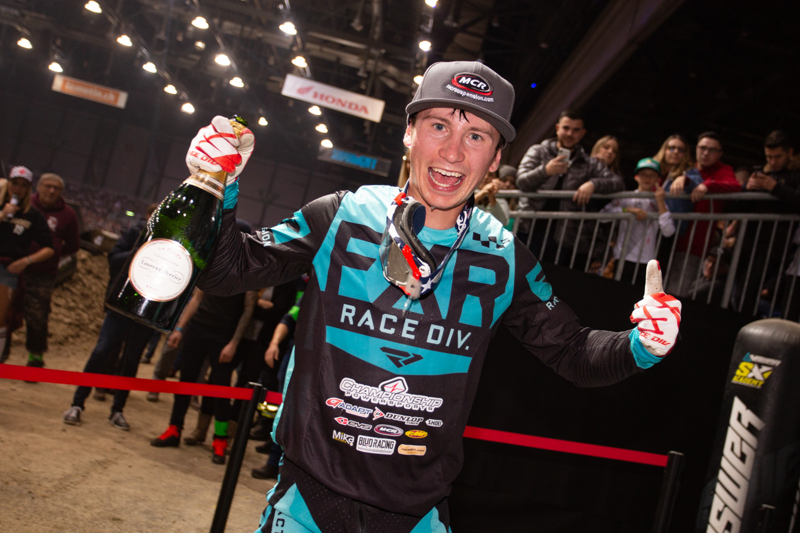 Crown poppin' bottles!