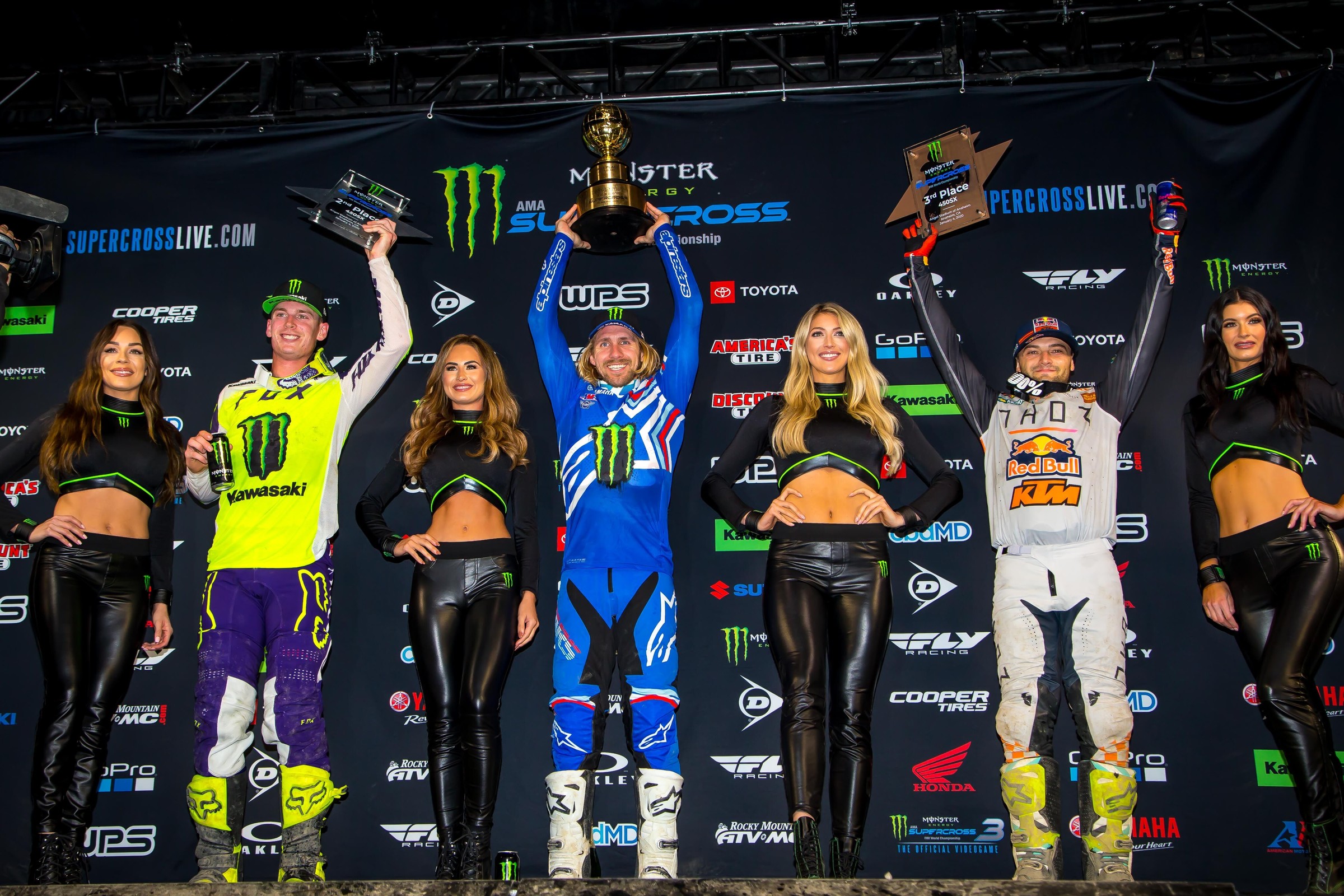 Justin Barcia won the season opener for the second year in a row.
