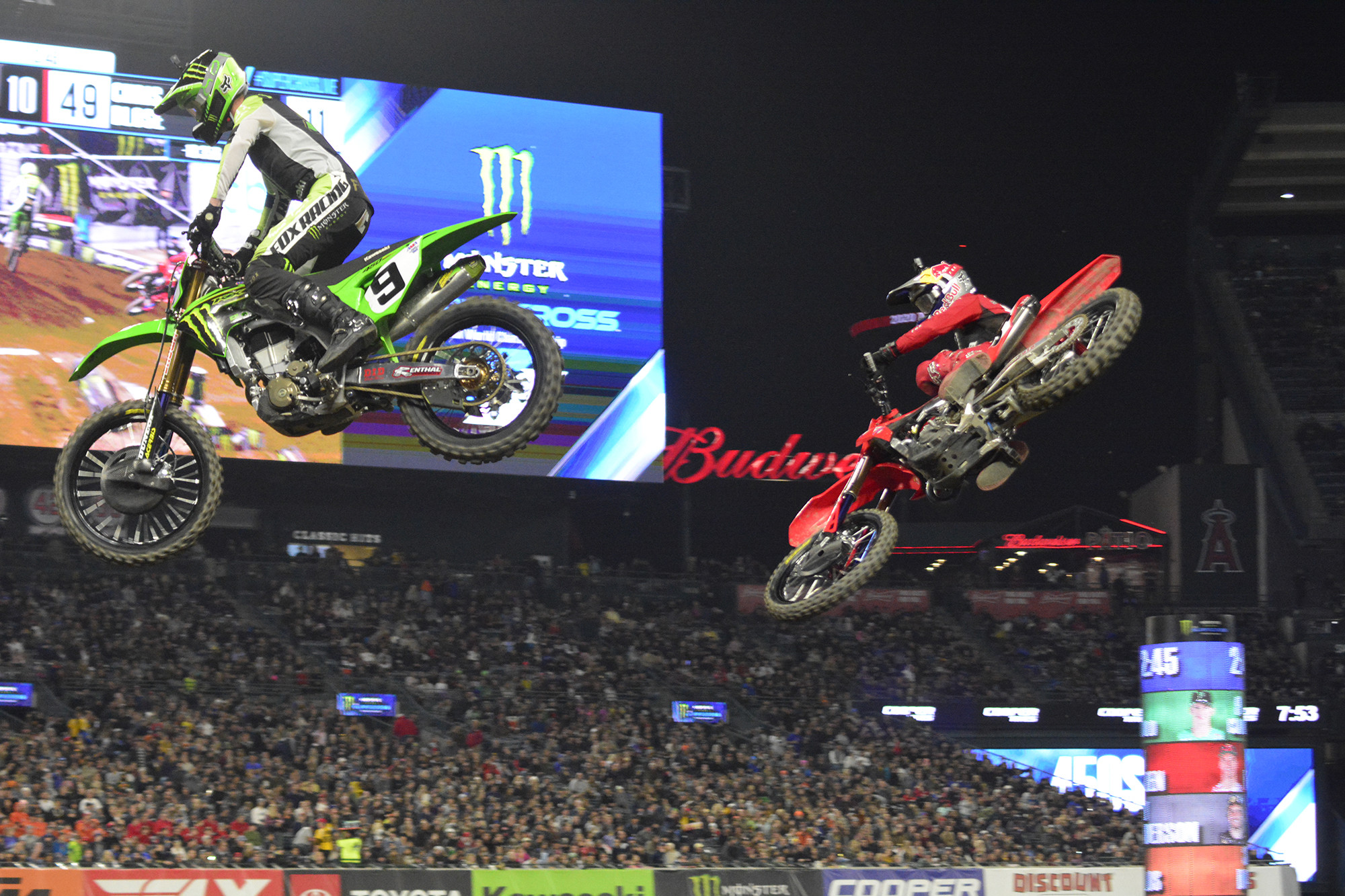 Cianciarulo and Roczen battling one another in their heat race.