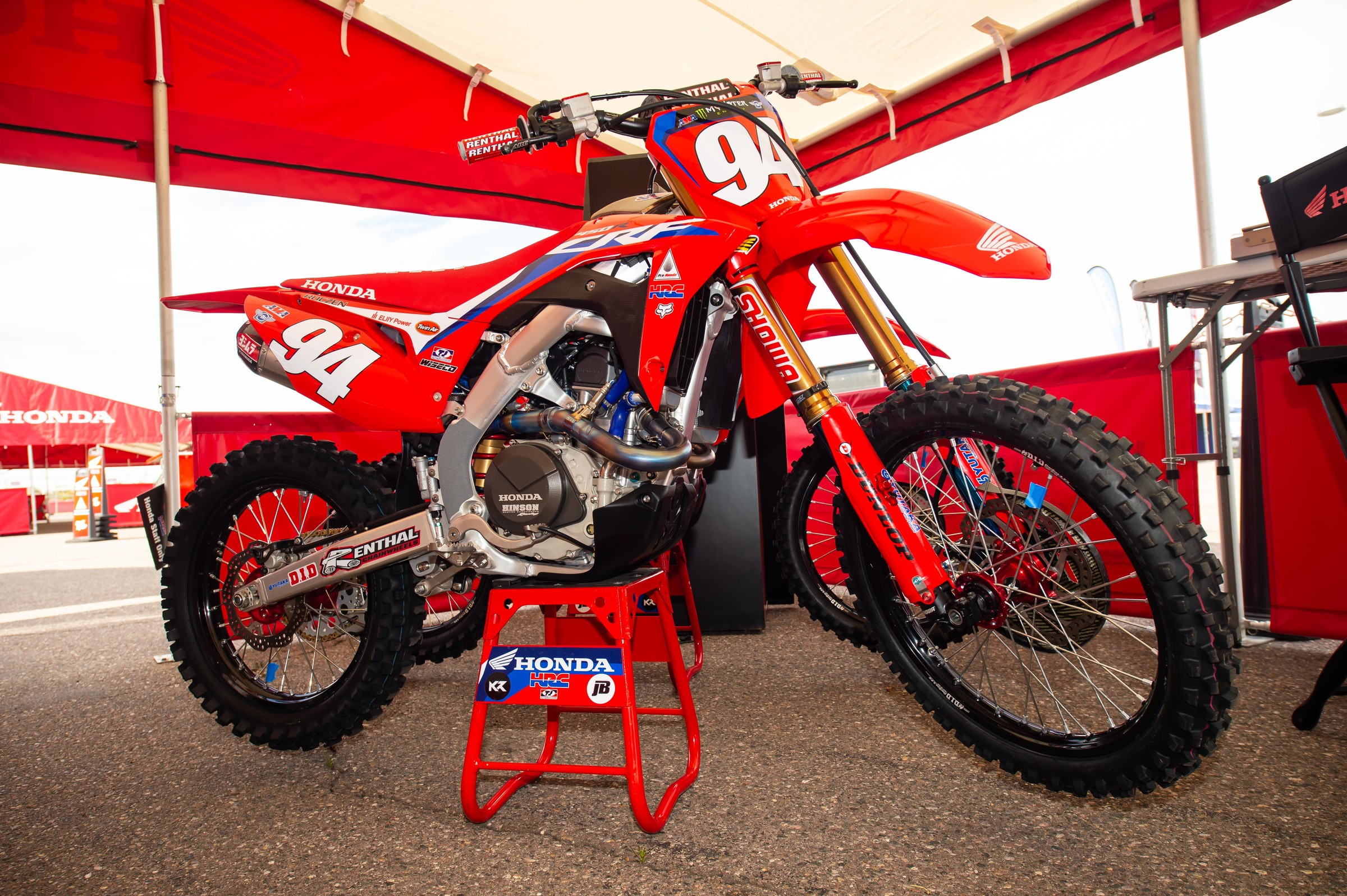 Red on red for Ken Roczen this weekend.
