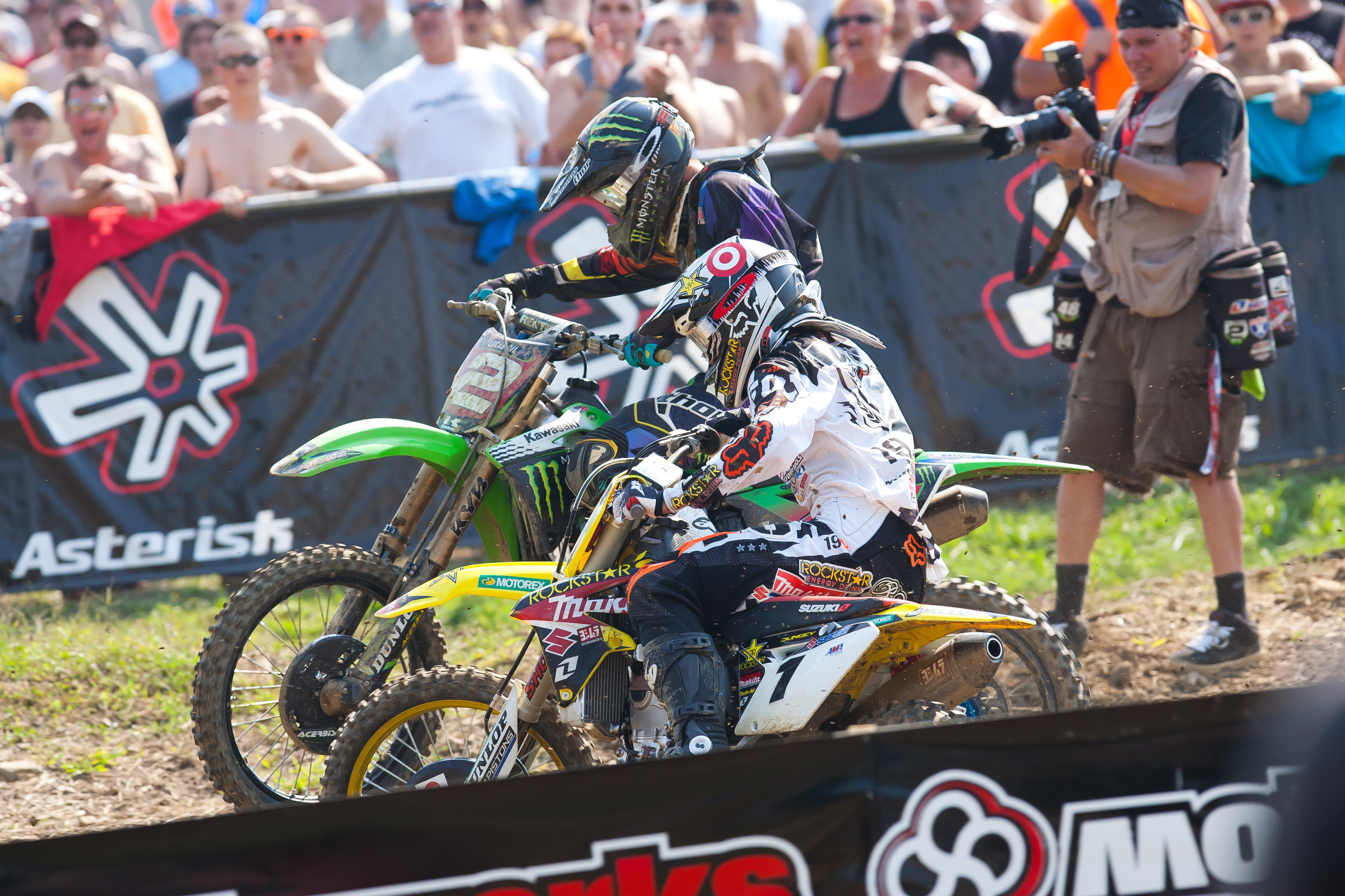 Villopoto stealing the first moto win from Dungey at the 2011 Steel City National.