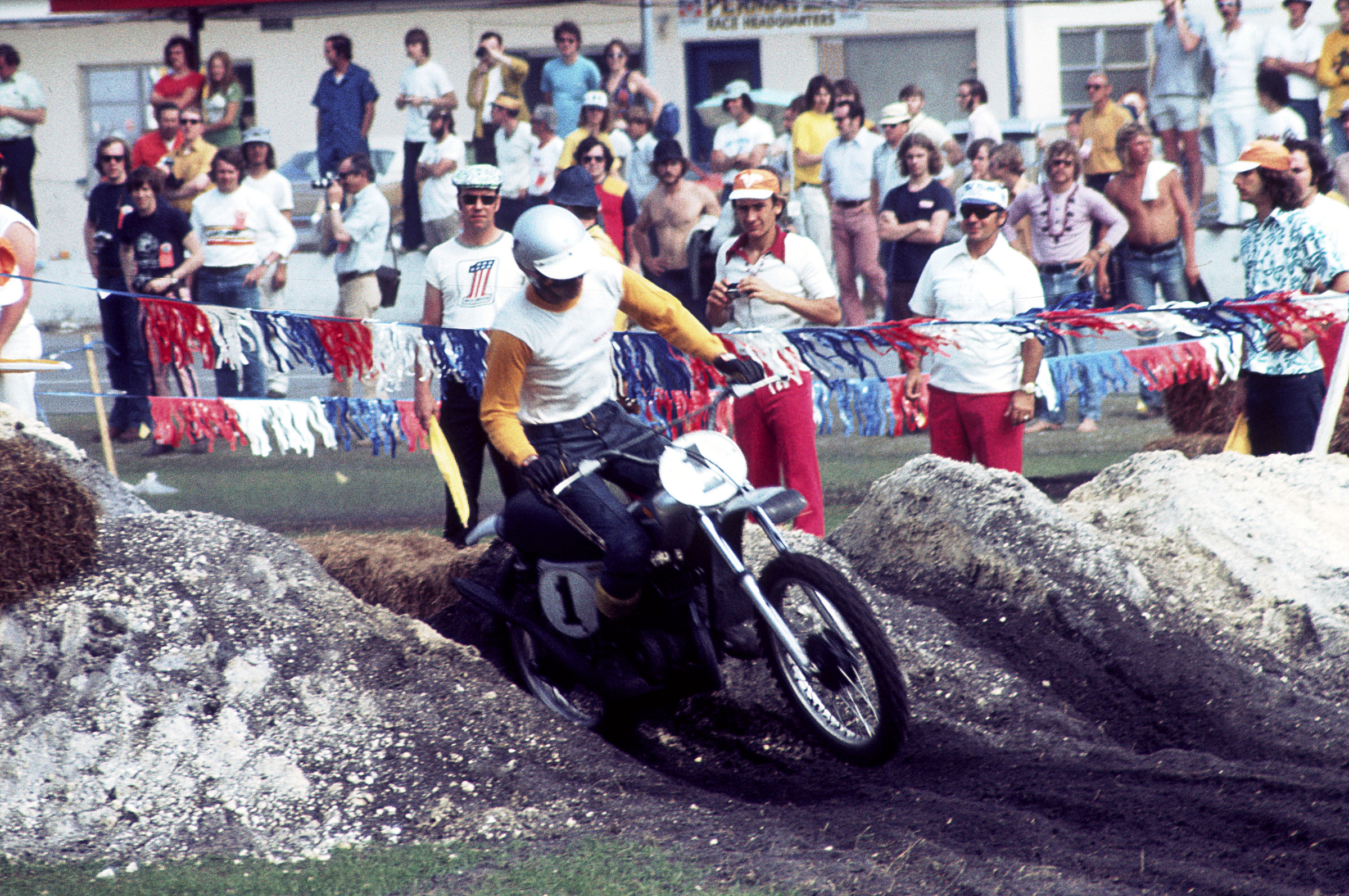 Gary Jones debuts the 1973 Honda CR250M Elsinore at the Daytona 