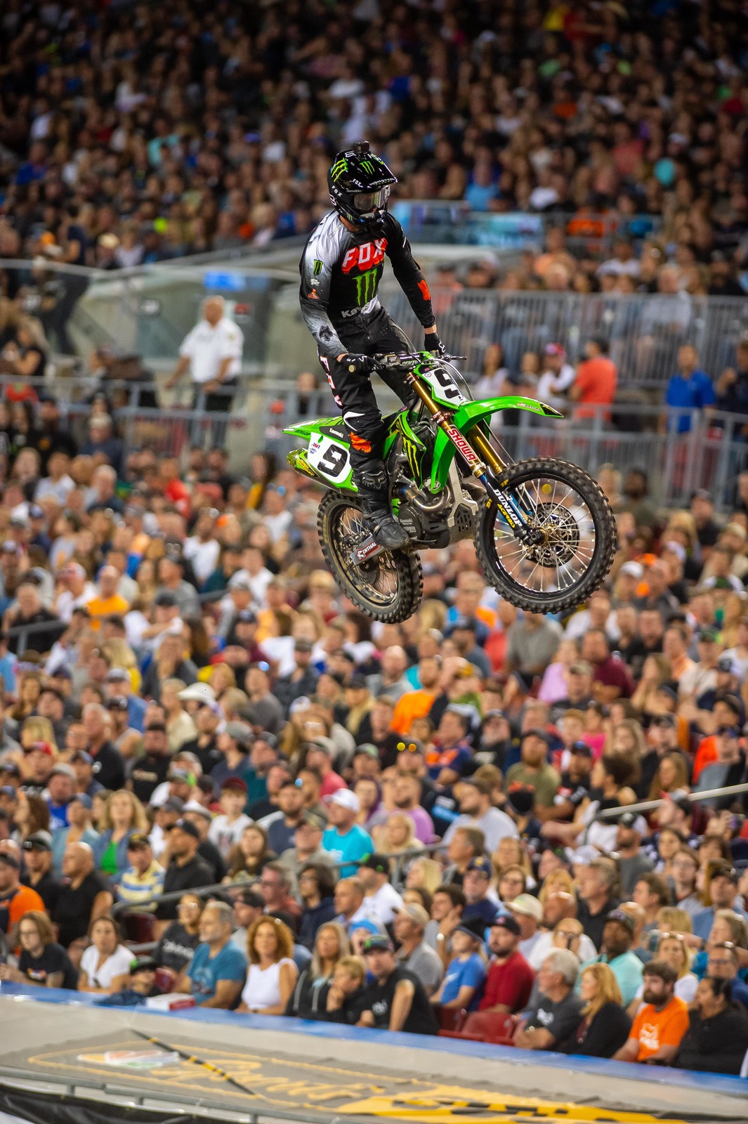 Rookie wearing #9 on a Kawasaki in Fox gear?