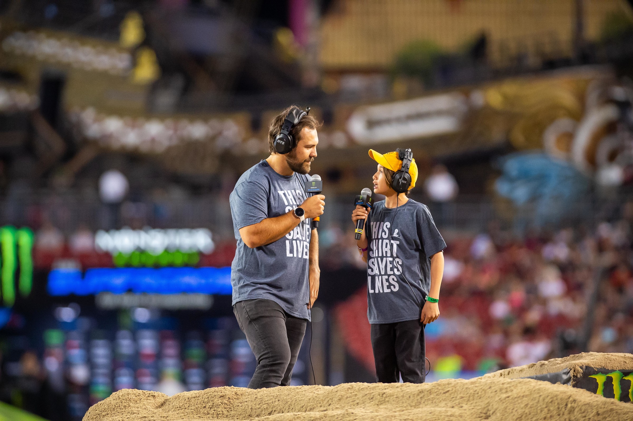 Tyler Enticknap showing the youngsters how to work the floor mic.
