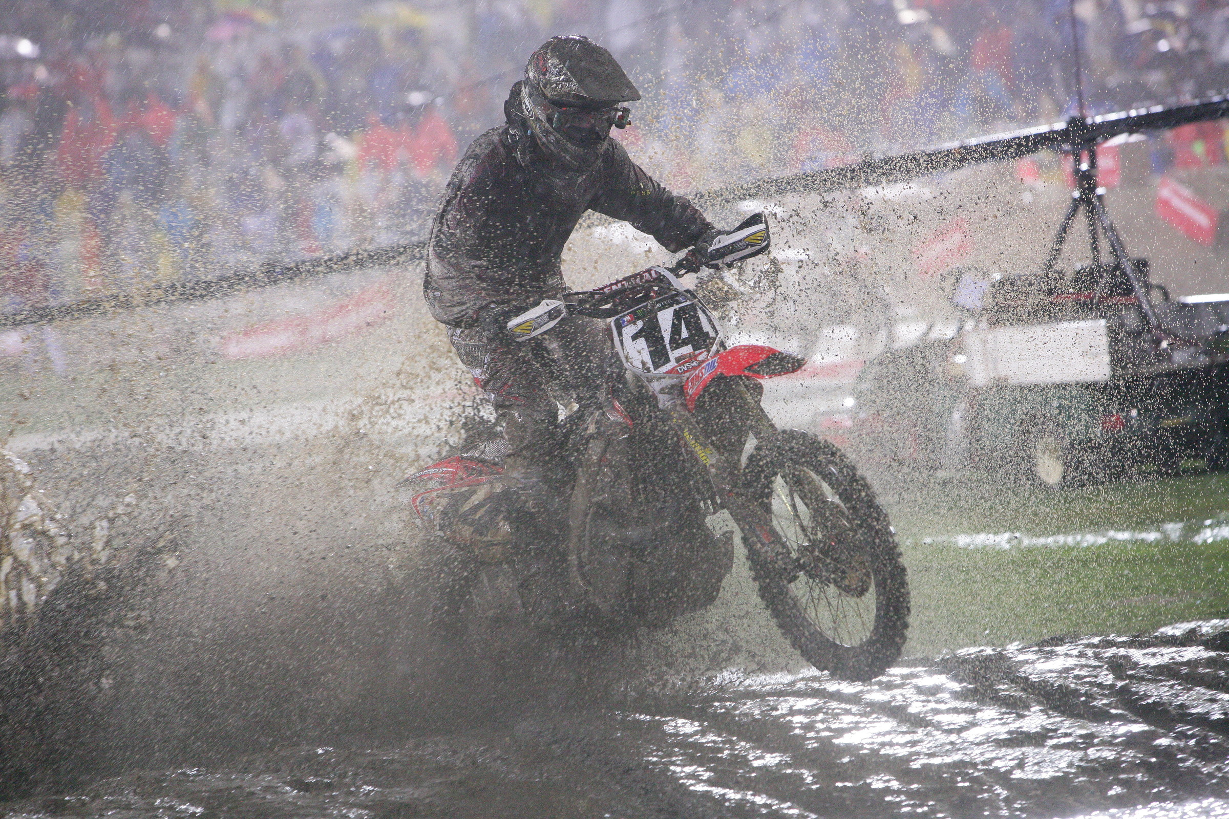 Kevin Windham sloshing through the mud at Daytona in 2008.