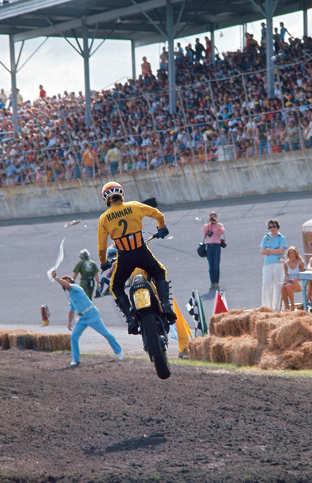 Bob Hannah taking the white flag in the 1977 Daytona Supercross.