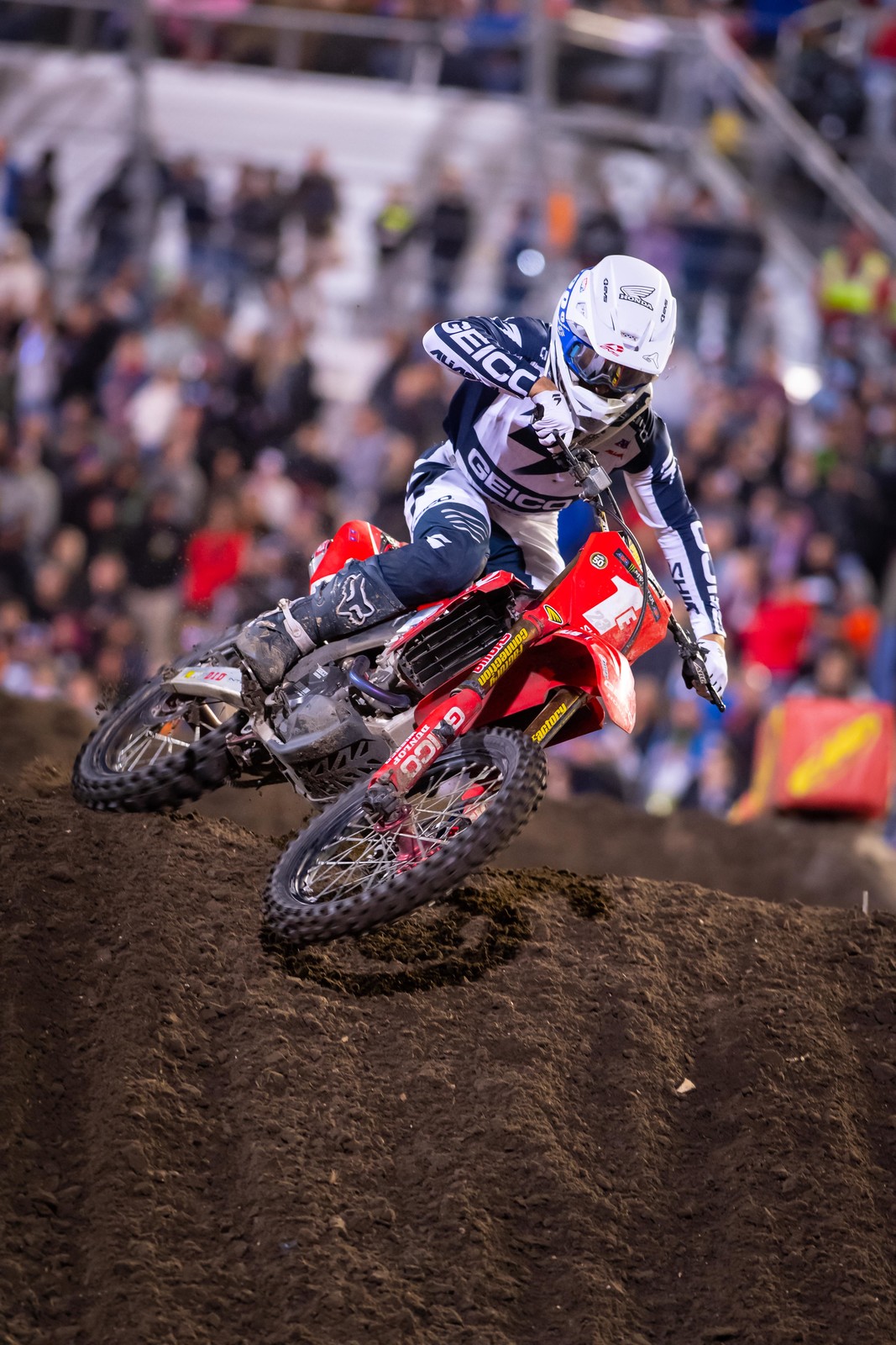 Sexton was on the gas in the 250SX main but lost too much time to Marchbanks at the start to make it competitive at the end.