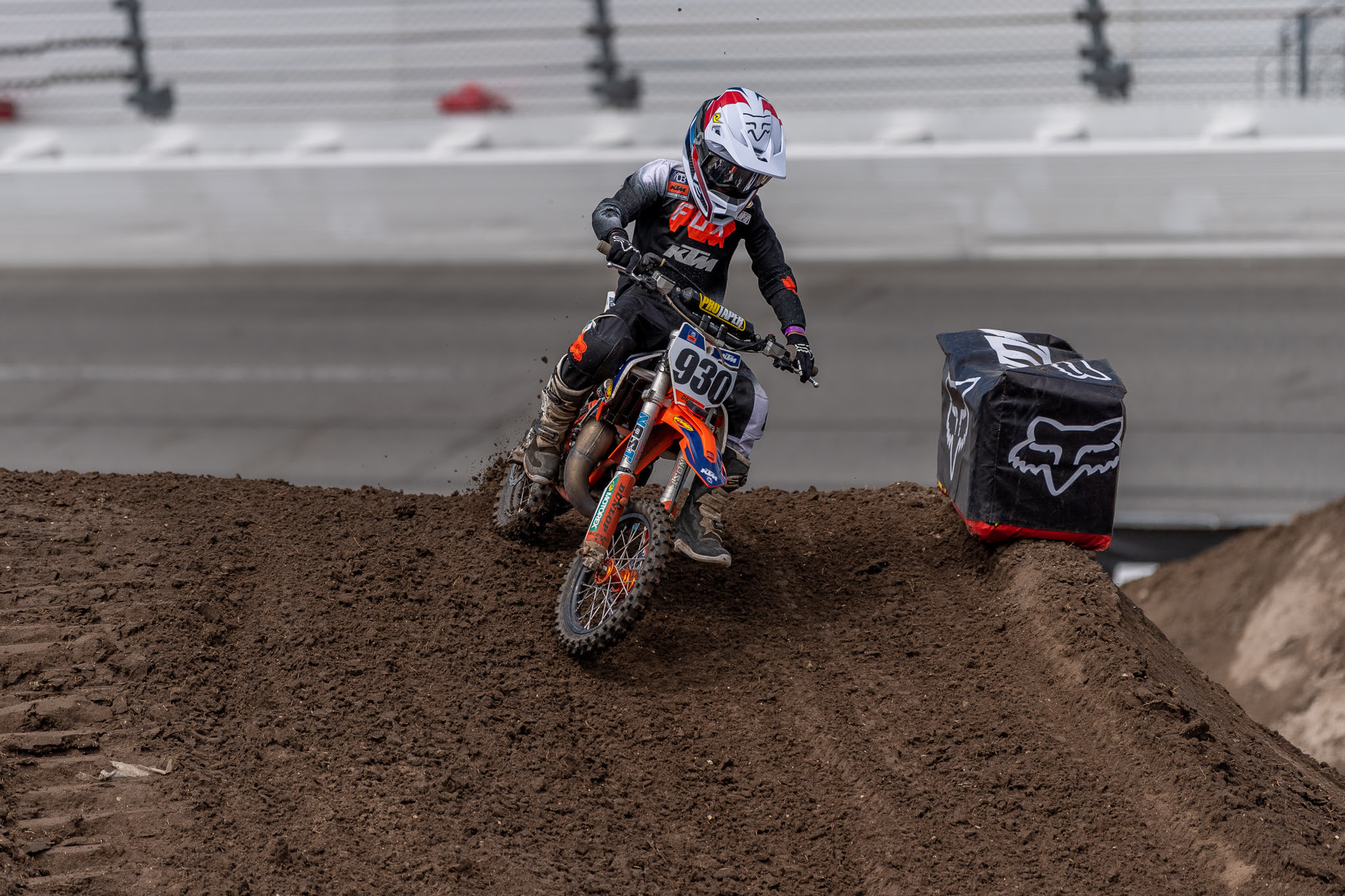 Seth Dennis (KTM) grabbed the holeshot and led flag to flag in the 65 (7-11) division.