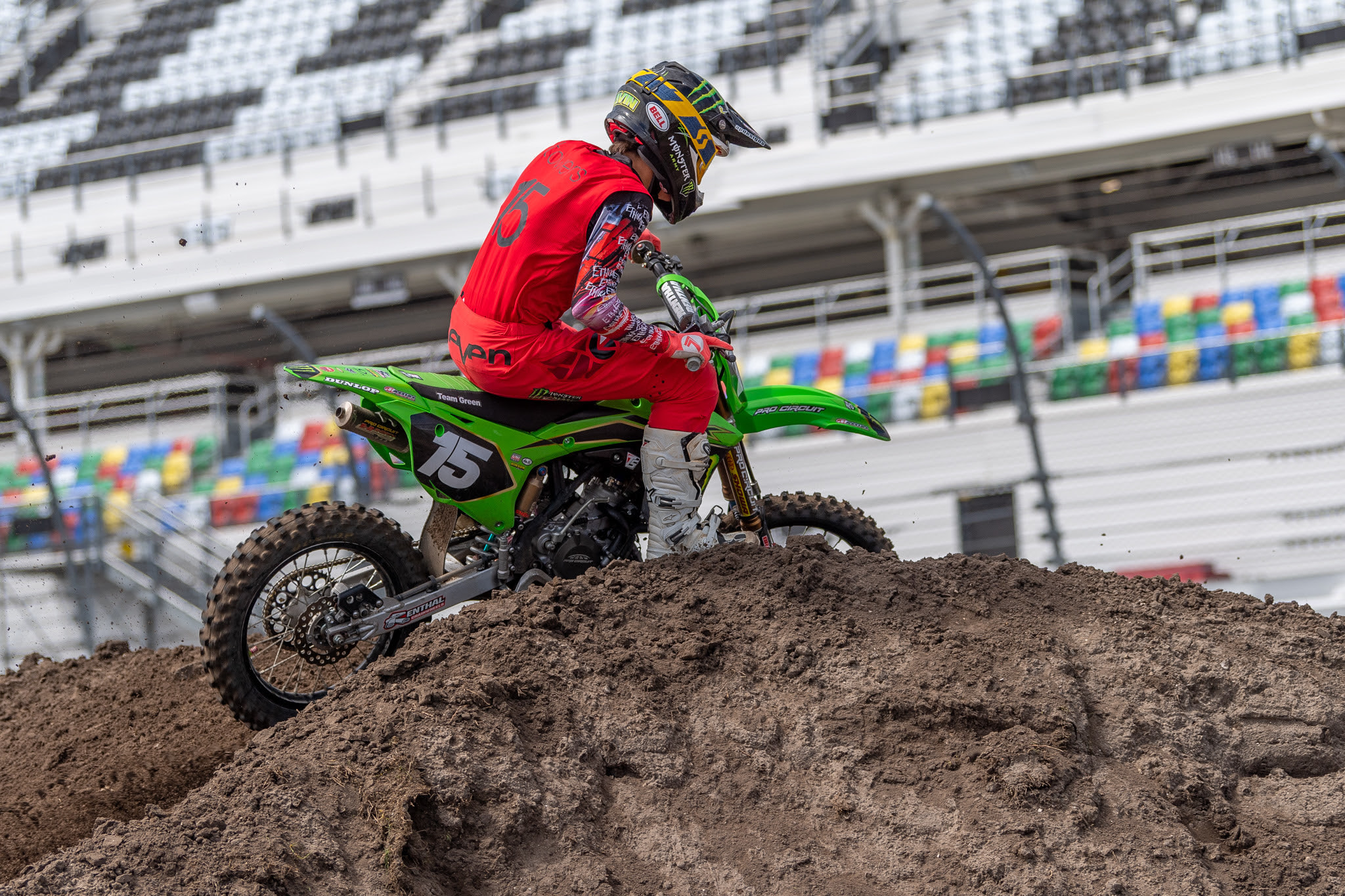 Gavin Towers edged Rider DiFrancesco to win the Super Mini 1 final.