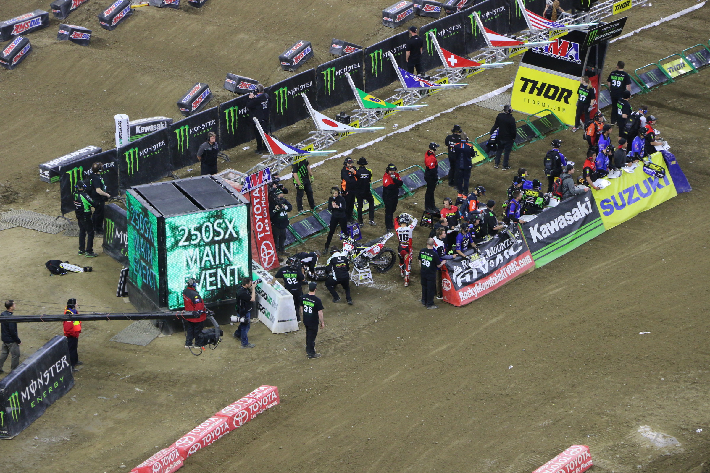 The team changing Osborne's front wheel during the beginning of the 250SX main event after a crash in the first turn broke several spokes.