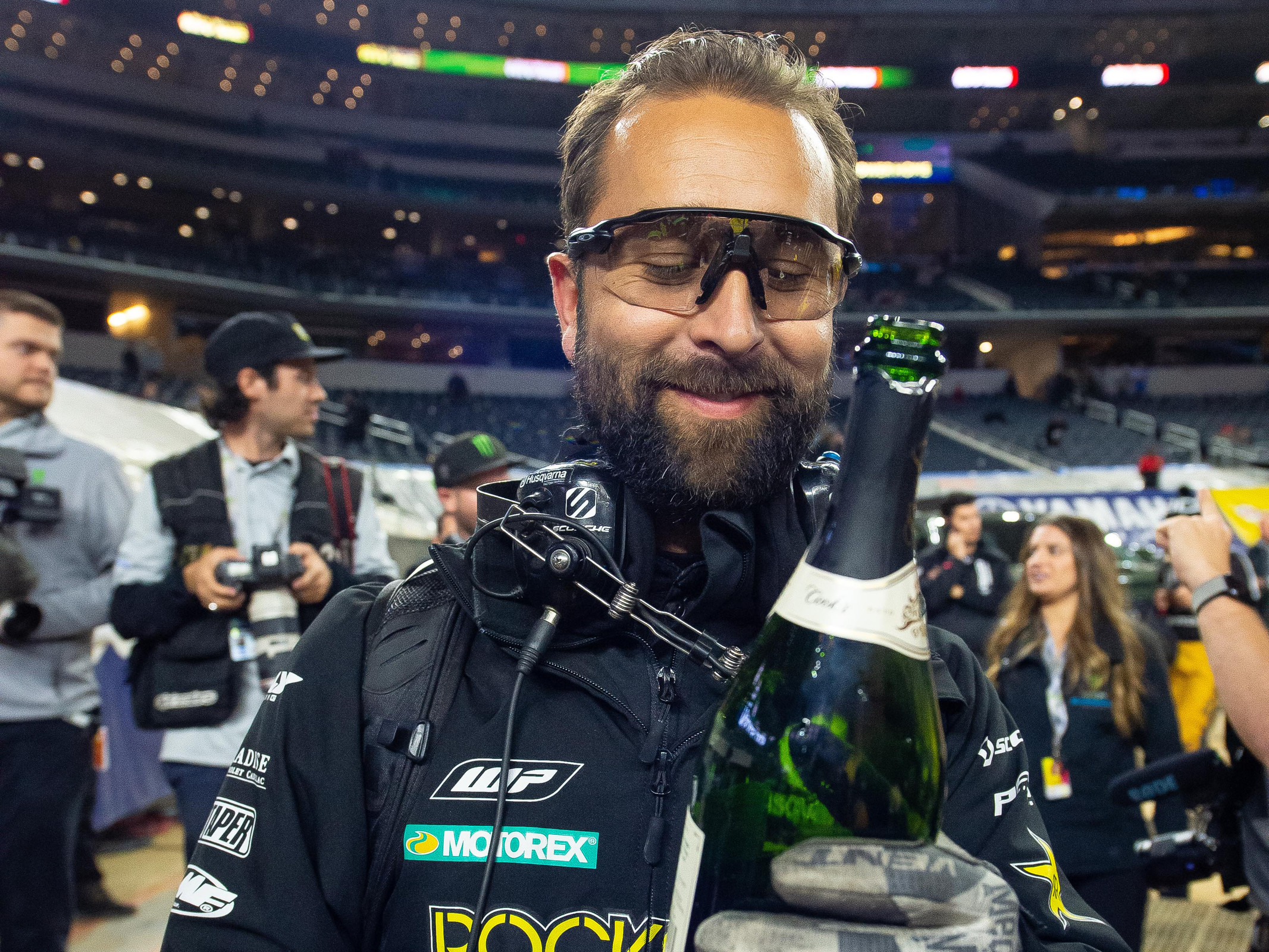 Chris Loredo sizes up El Hombre’s bubbly.