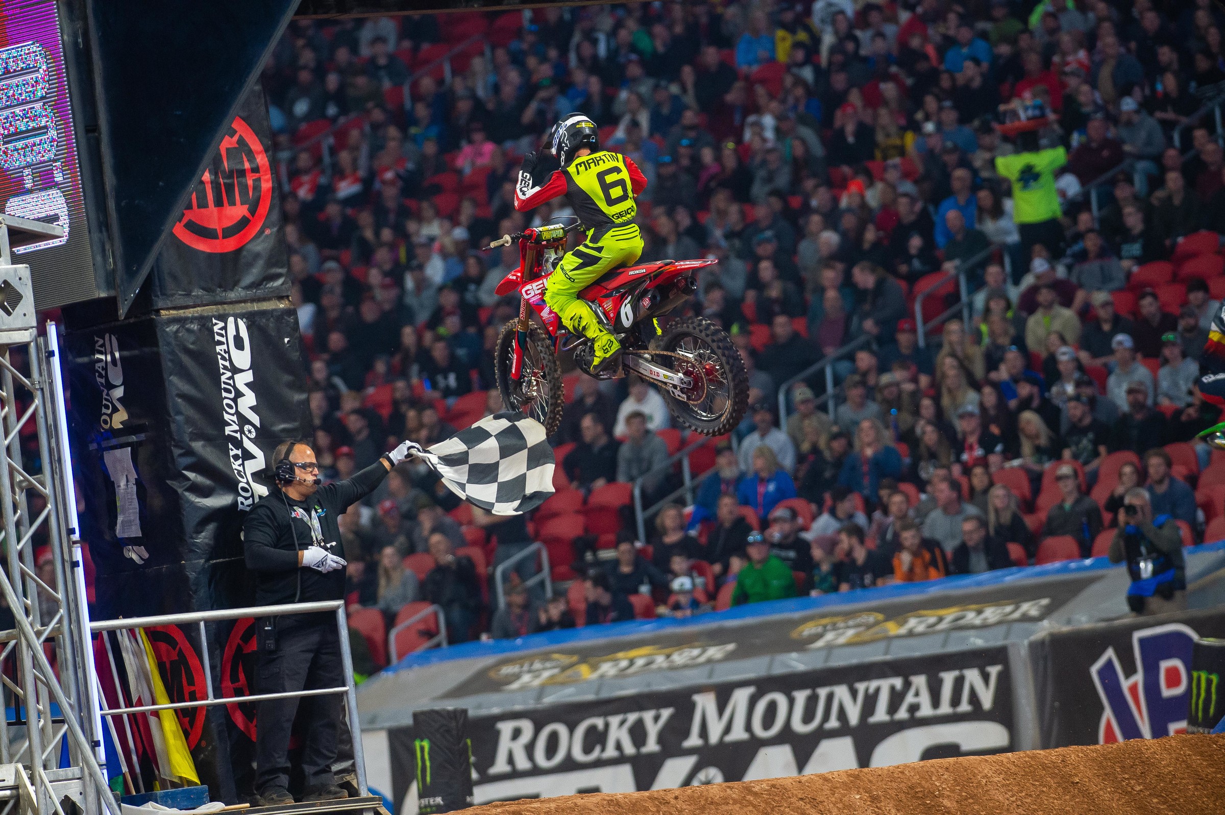 Martin taking his heat race at the 2020 Atlanta Supercross.