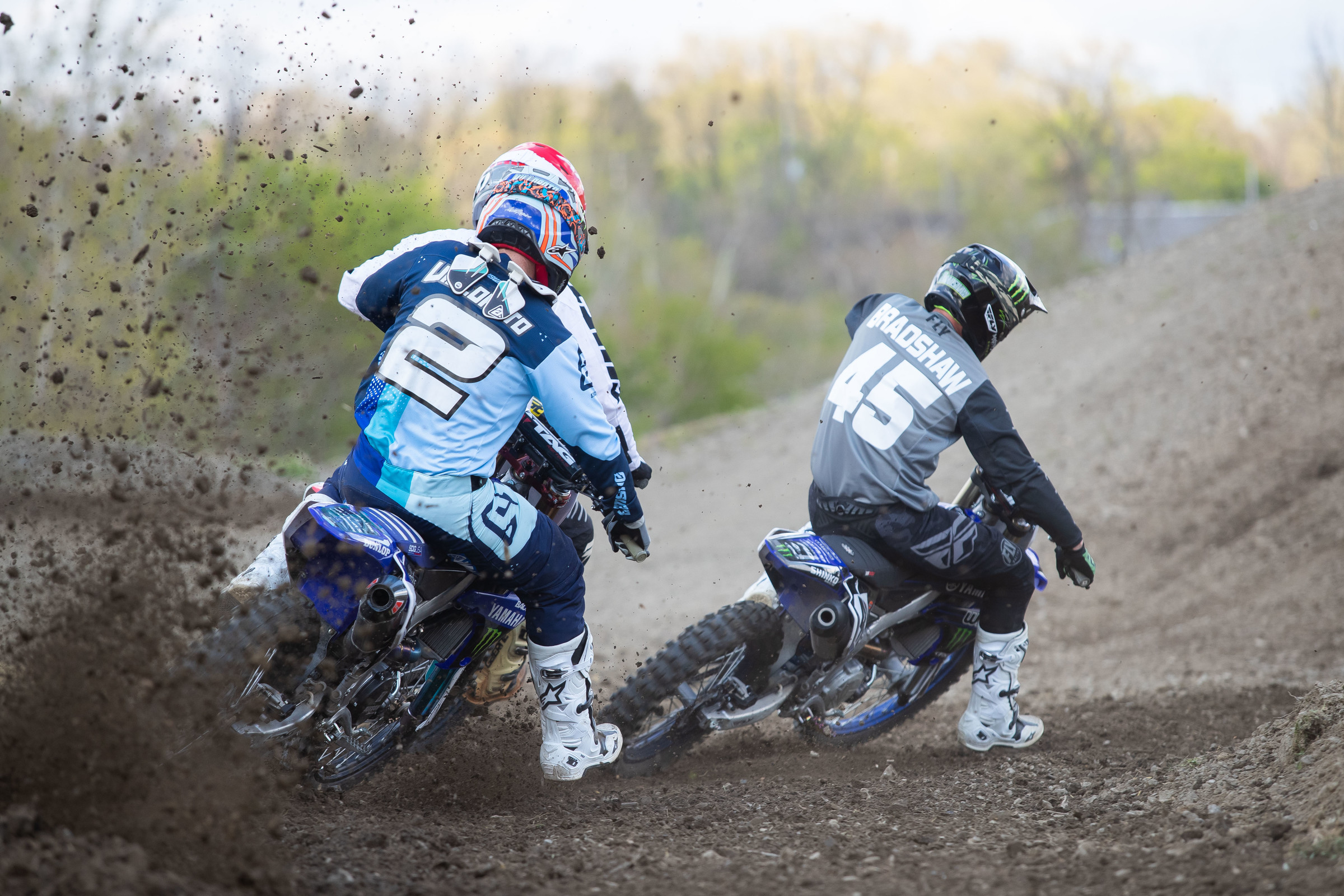 Bradshaw with the jump on RV out of the gates!