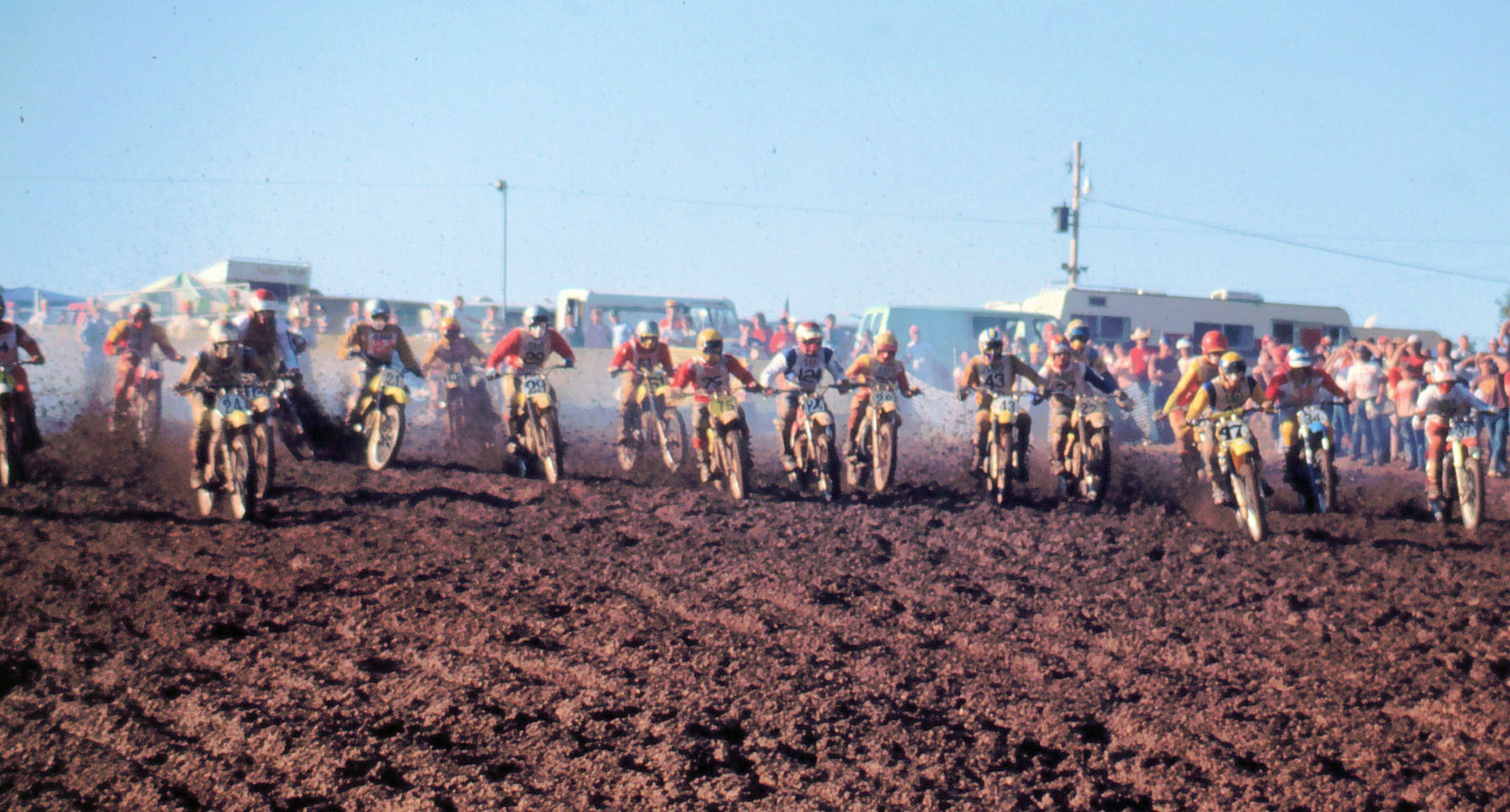 We think this is the start of the first moto, with Troy Bradshaw (34) and Ferrell McCollough (37) on the far outside, but with great jumps off the line towards the downhill first turn, which was flat on the outside but had an off-camber shoulder on the inside.