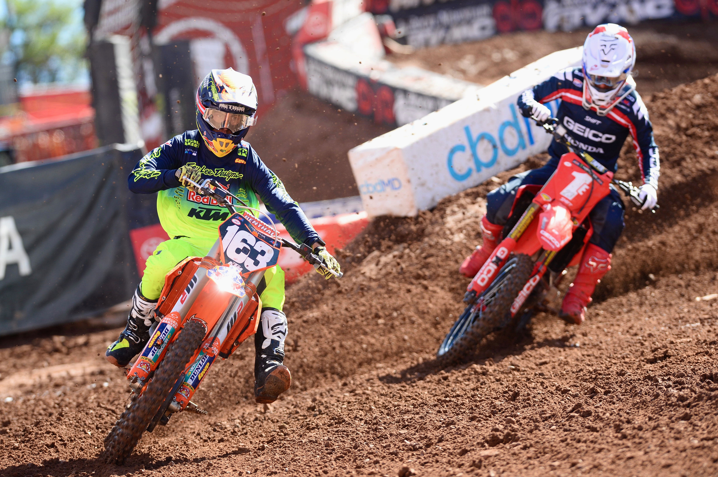 Colt Nichols (not pictured) and Pierce Brown (#163) got out front early in the second 250SX heat. Eventually, it was the #1E Sexton who took the race win.
