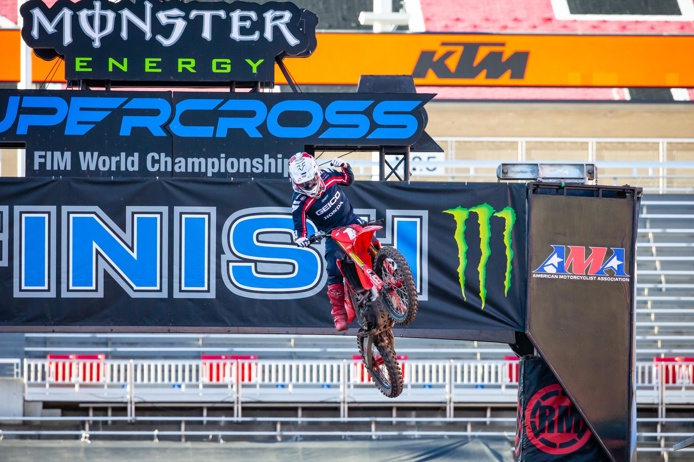 Sexton taking the main event win on Wednesday night at the Salt Lake City 6 Supercross.