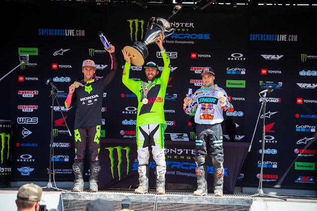 Tomac (middle, 2020 450SX Champion), alongside of Roczen (left, third place in 450SX standings), and Webb (right, second place in 450SX standings).