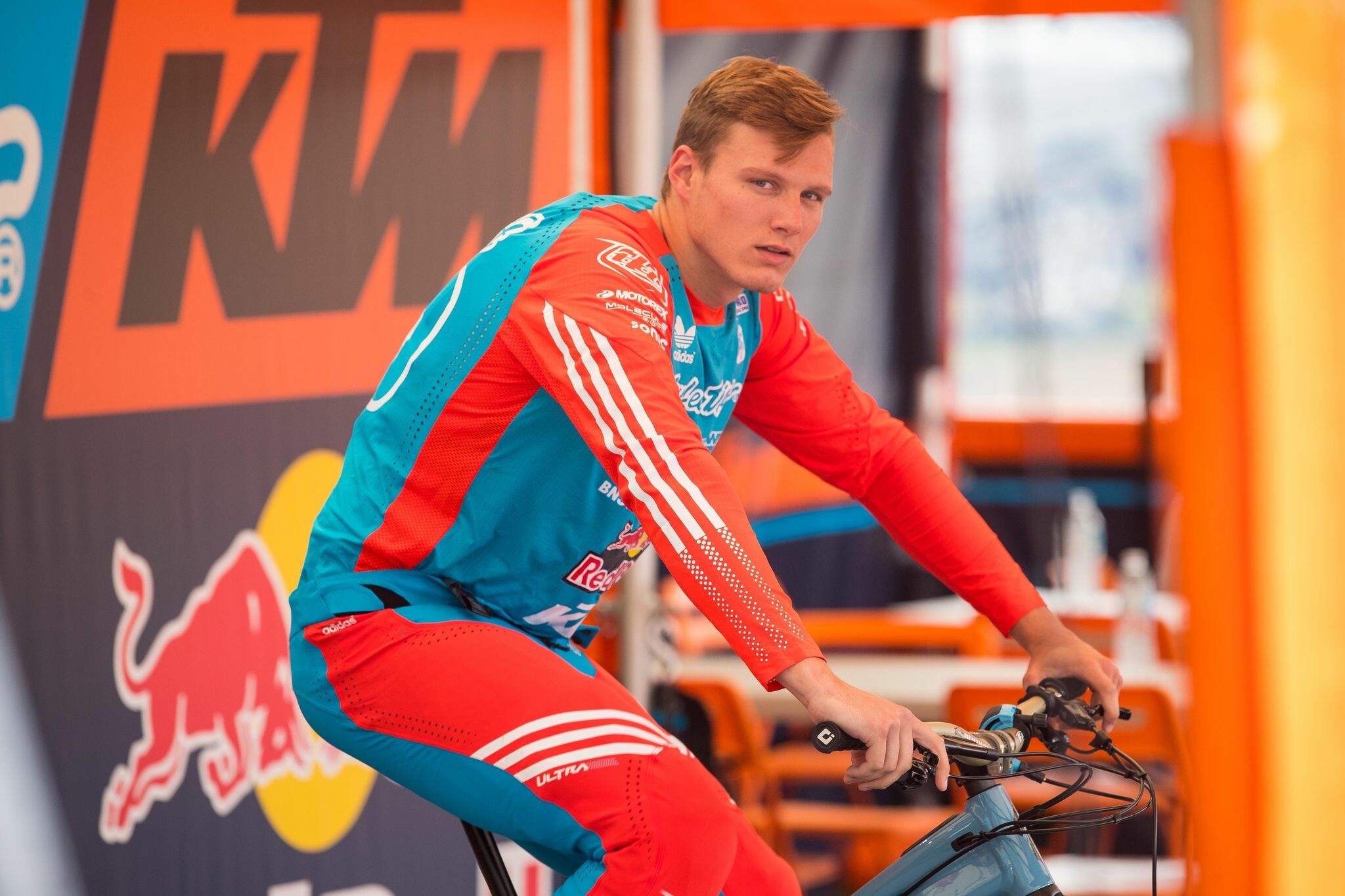 Brandon Hartranft getting into his routine.