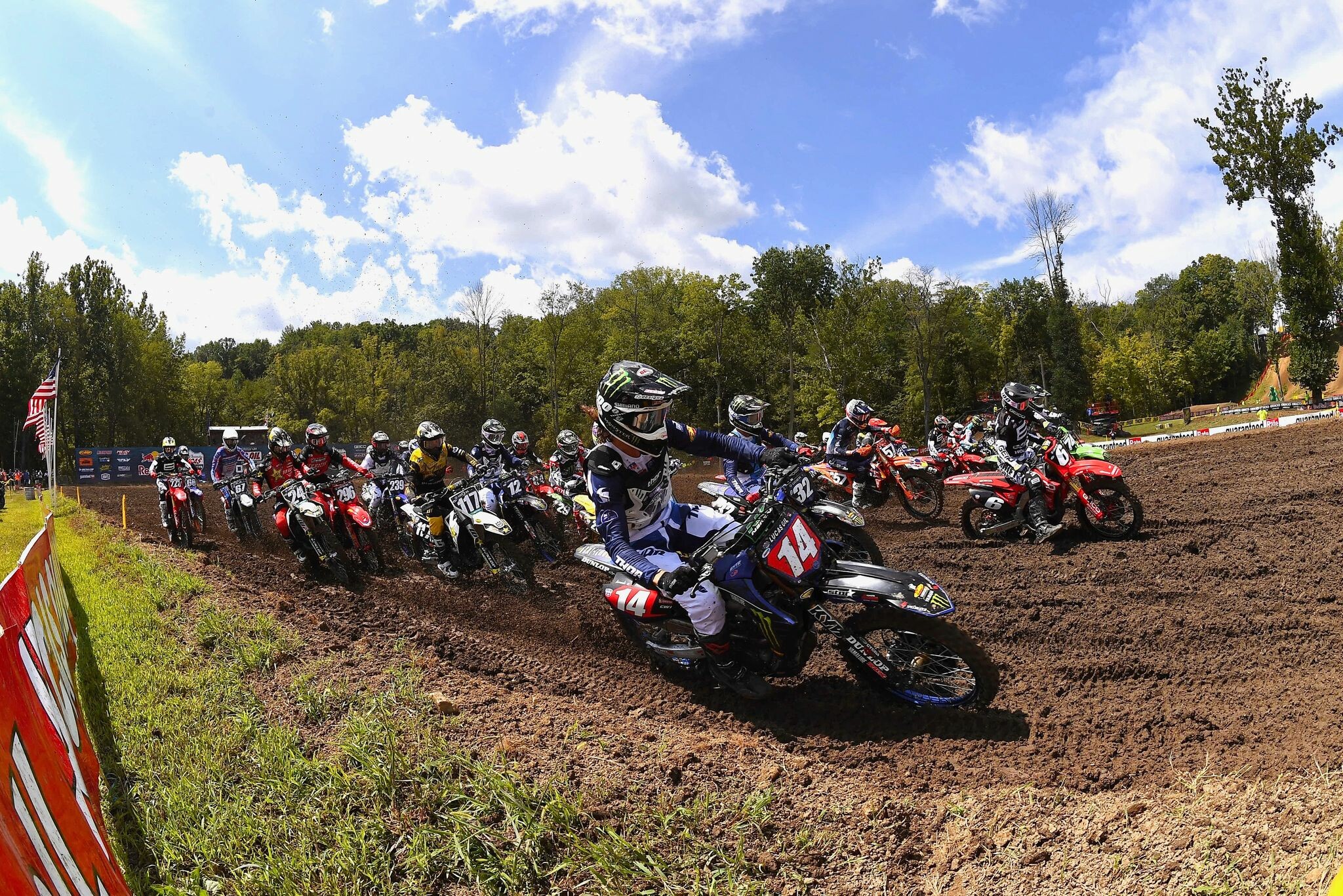 The 250 Moto 1 start.