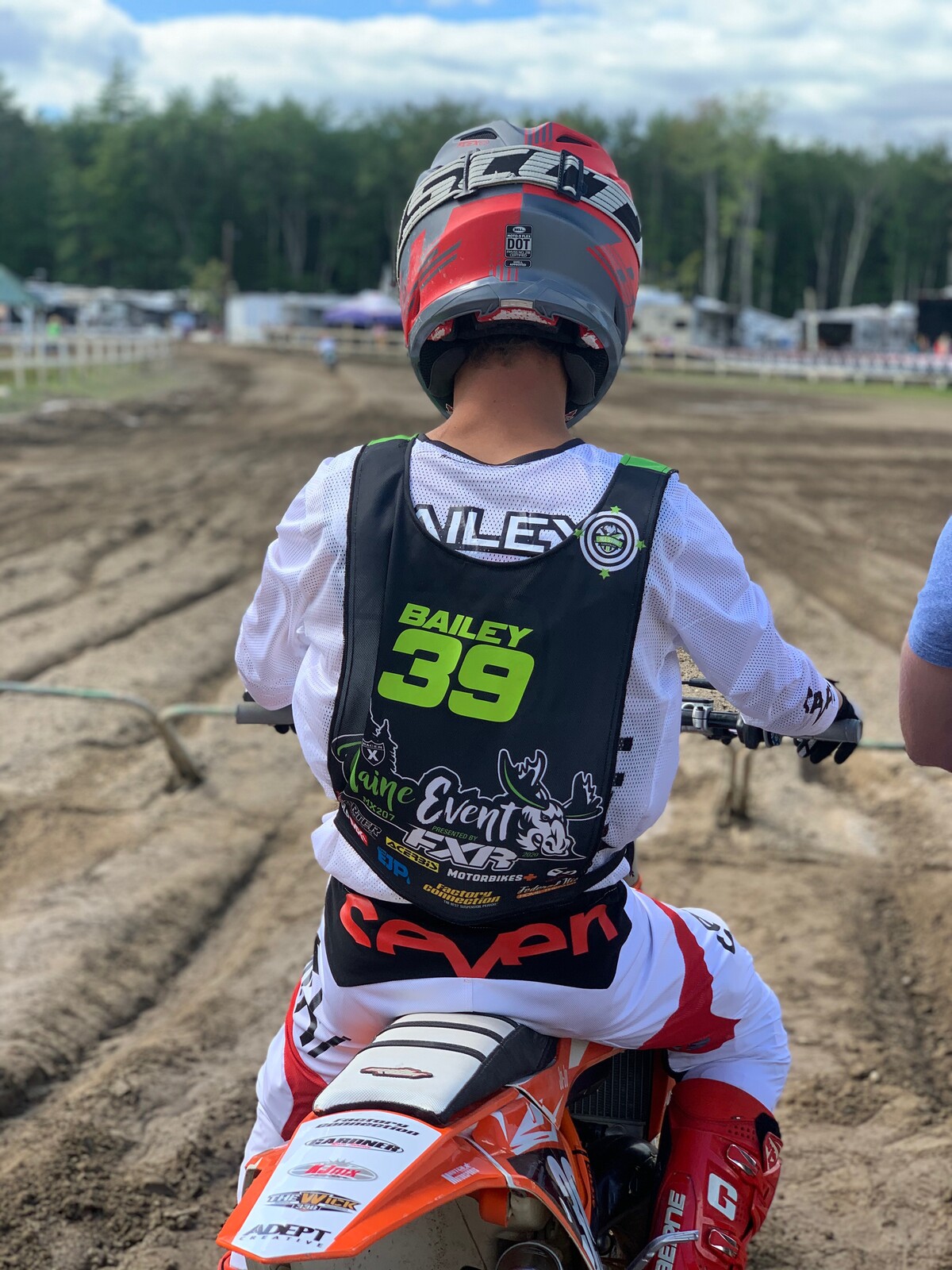 Jordan Bailey showed up to do some ripping on his 125.