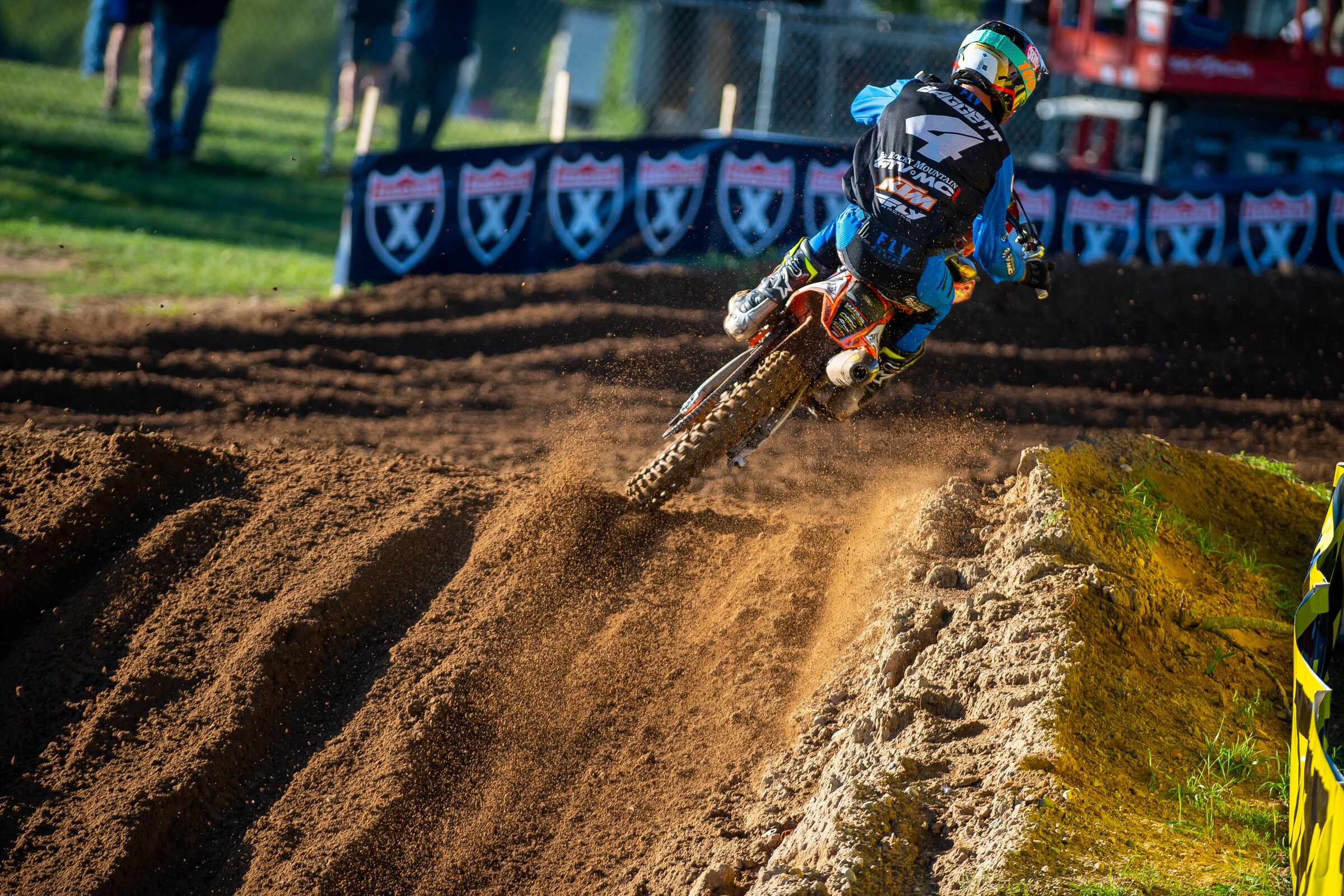 El Chupacabra has been woken up and he lands atop the 450 Class qualifying board.