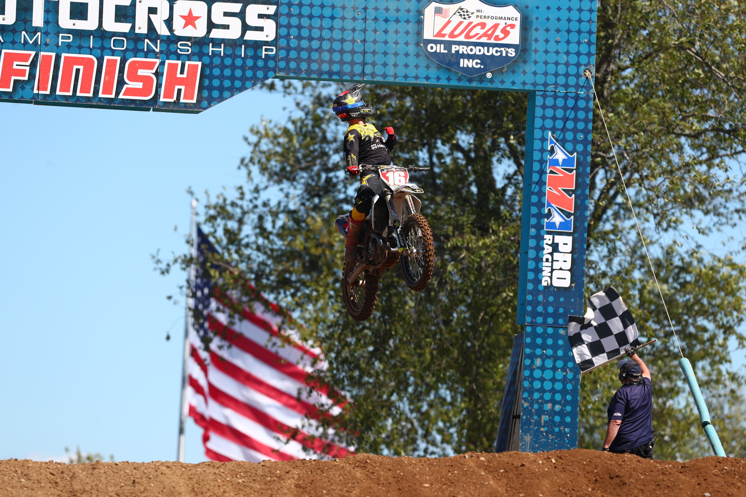 Osborne takes the checkered flag in the first 450 moto.