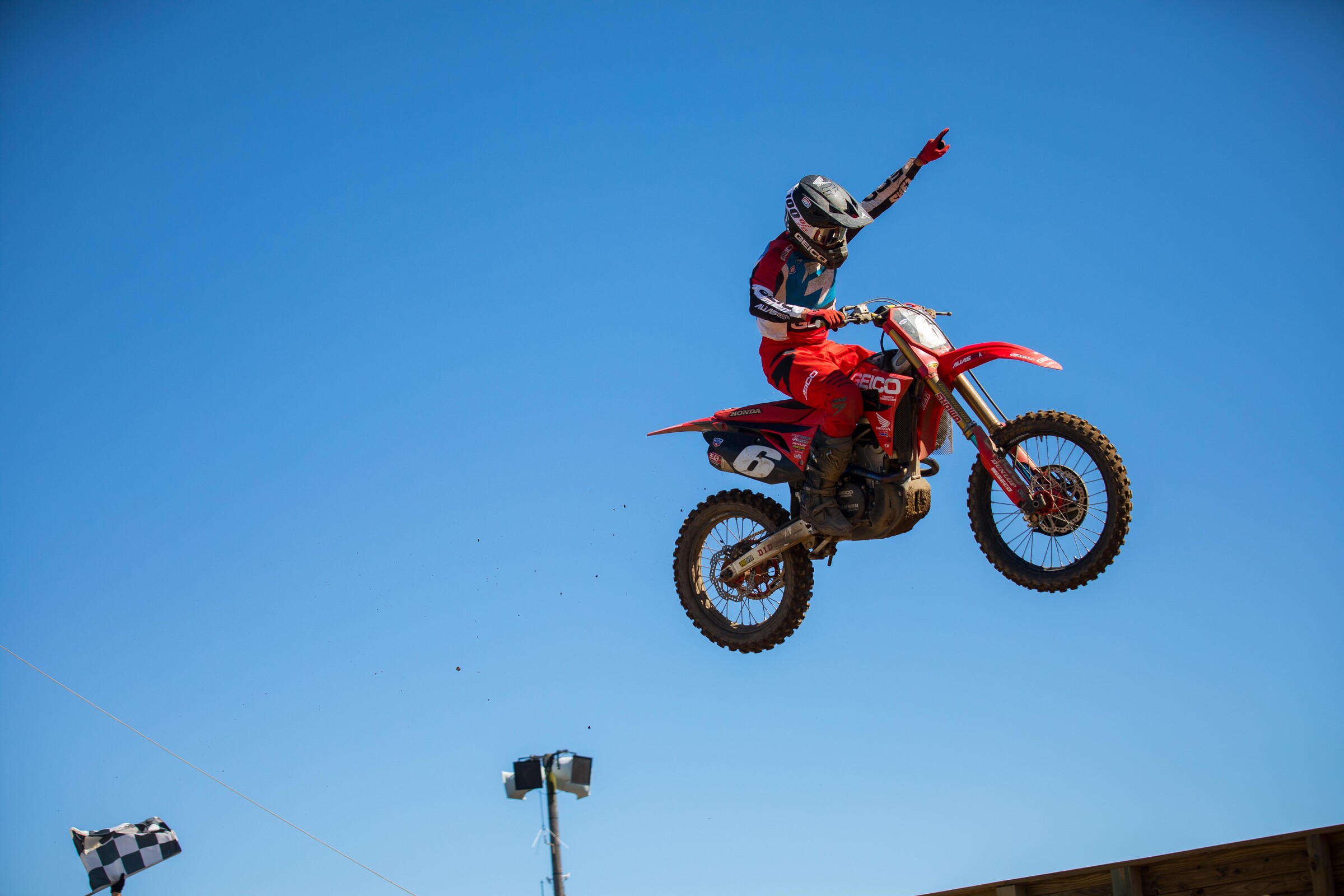 That's three straight overall wins for Jeremy Martin!