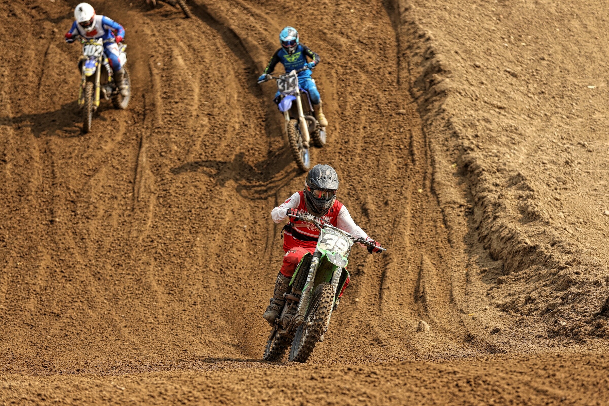 Alex Rassmussen (#39) dices with Harley McDonald (#314) and and Ty Williams (#102) in the 250 C class.