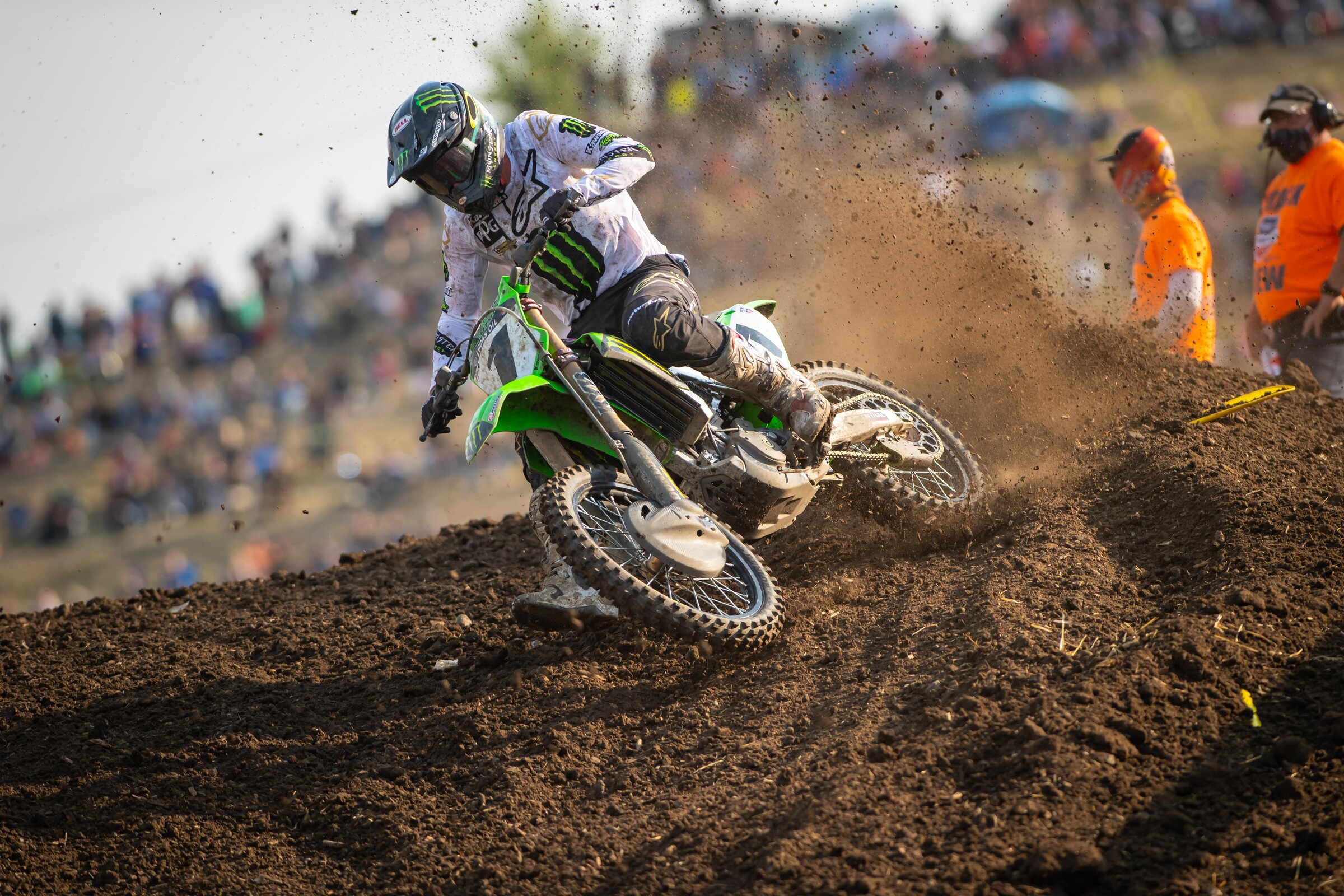 A four peat for ET would require moving from fourth to first in points this weekend.