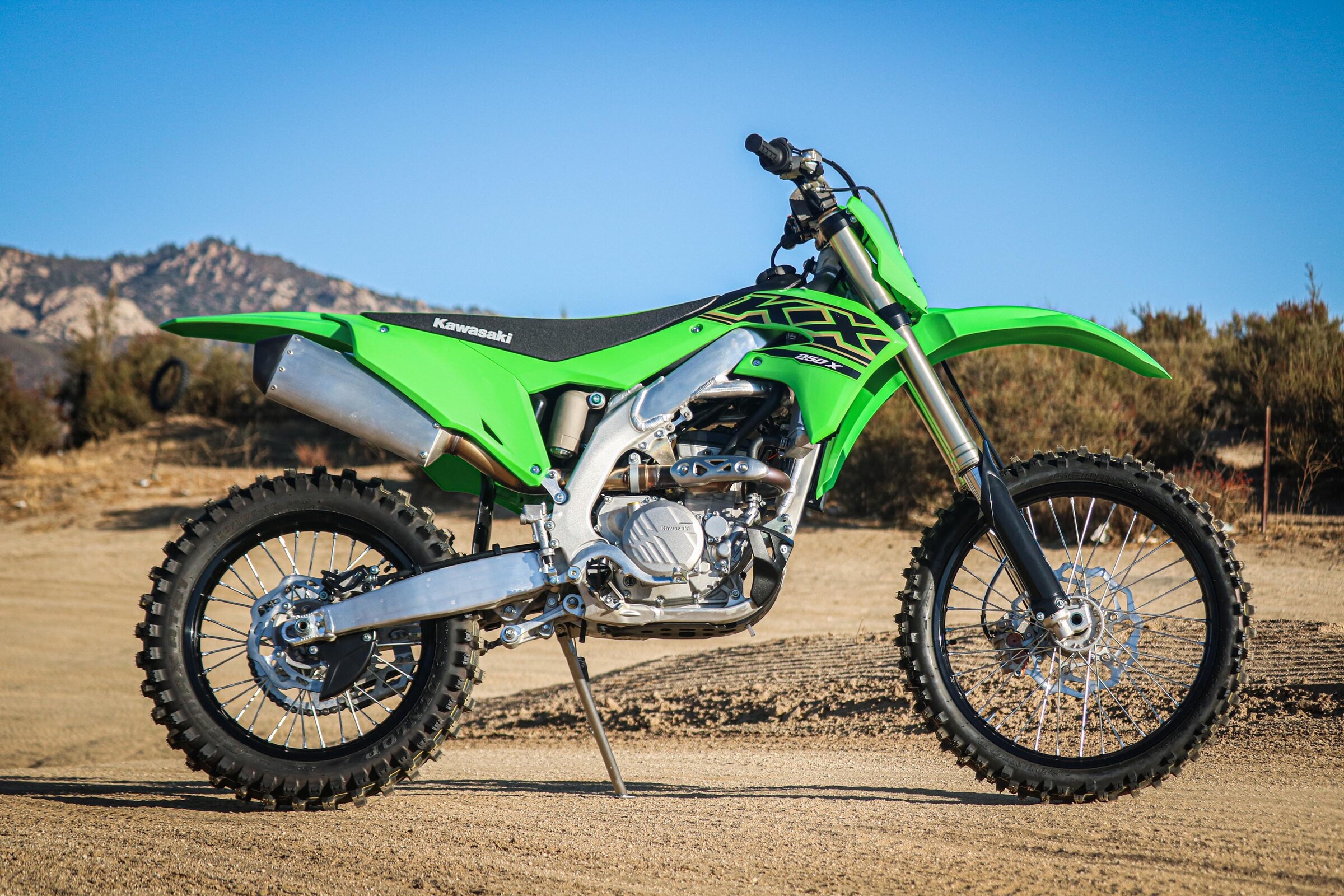 New 2021 Kawasaki KX250X & KX450X Bike Intro - Racer X