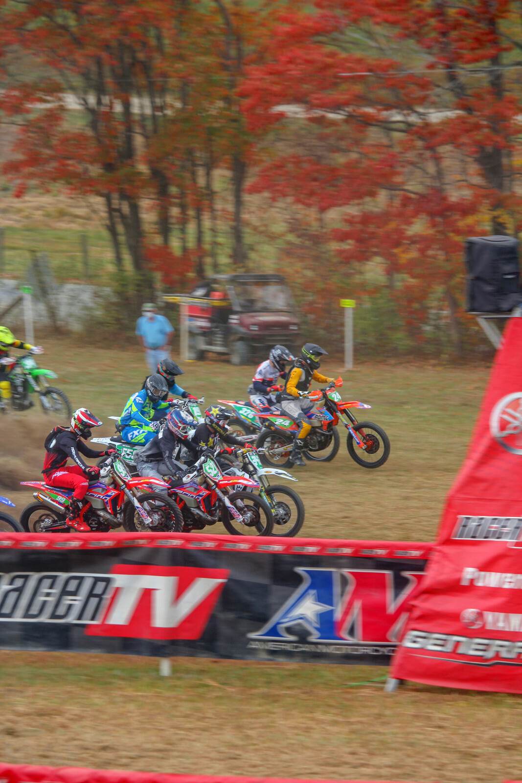 The XC2 class off of the starting line.