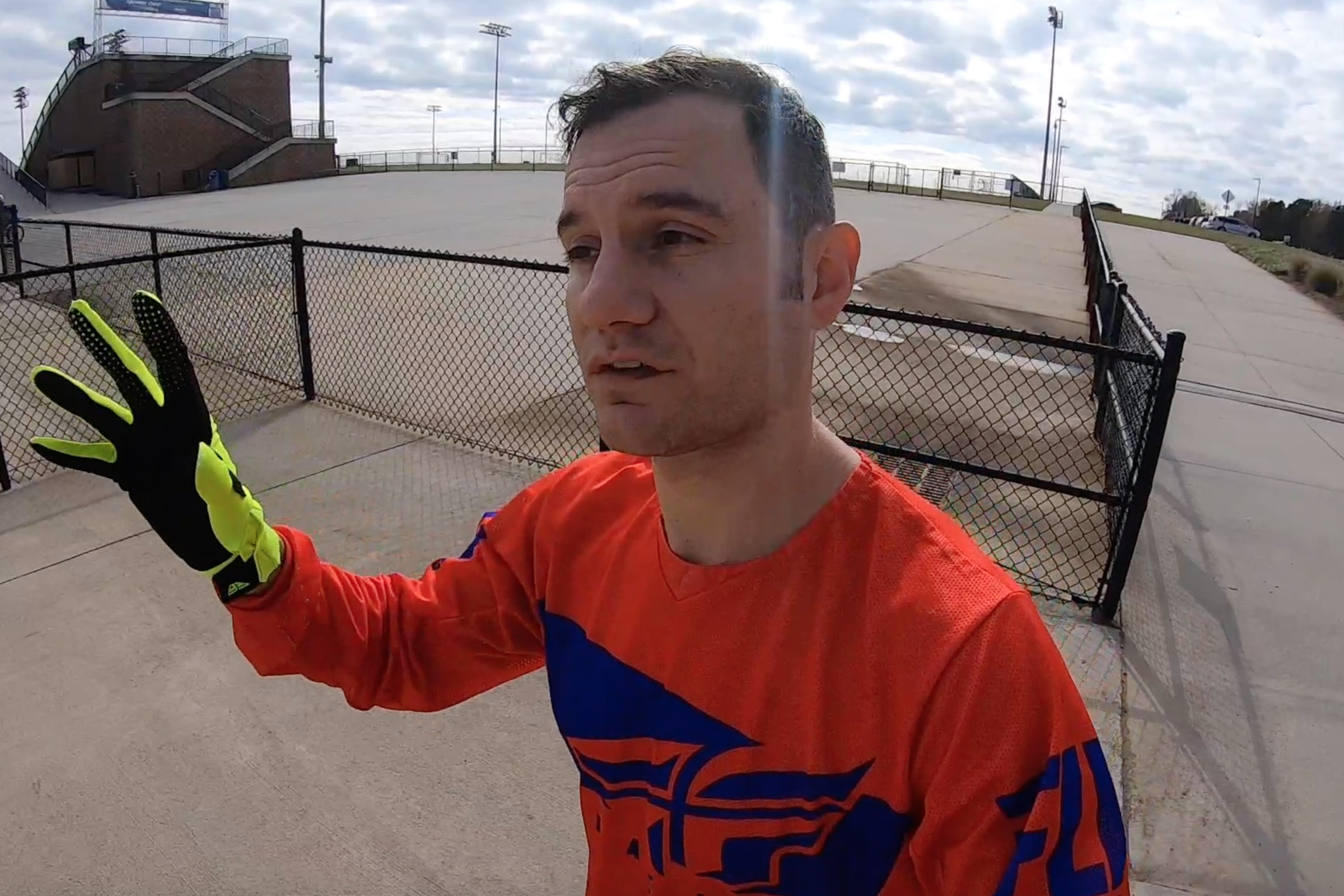 Weege Show: JGRMX Closes, Suzuki Share, Sponsor Troubles