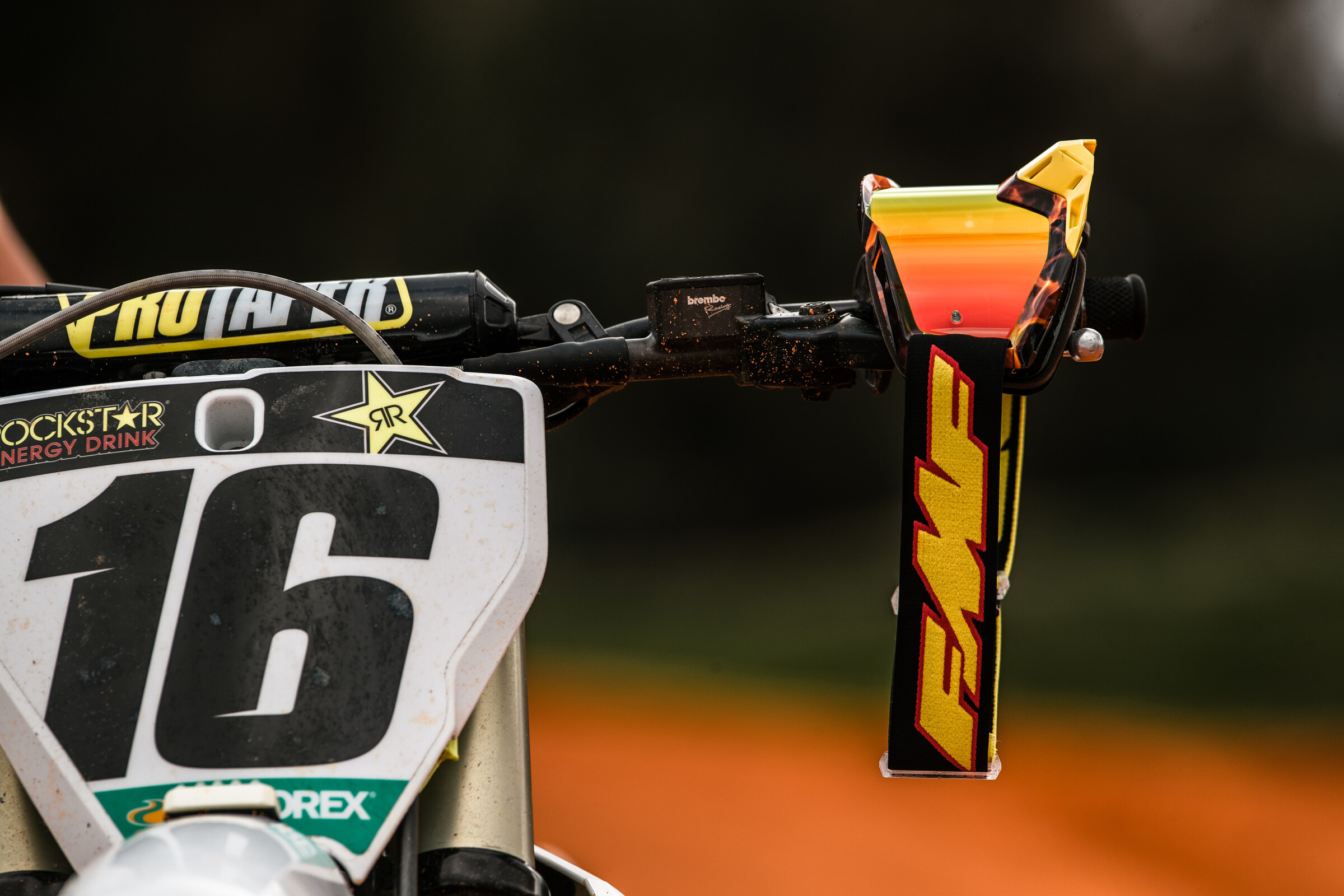 Motocross and enduro goggles for eyeglass wearers