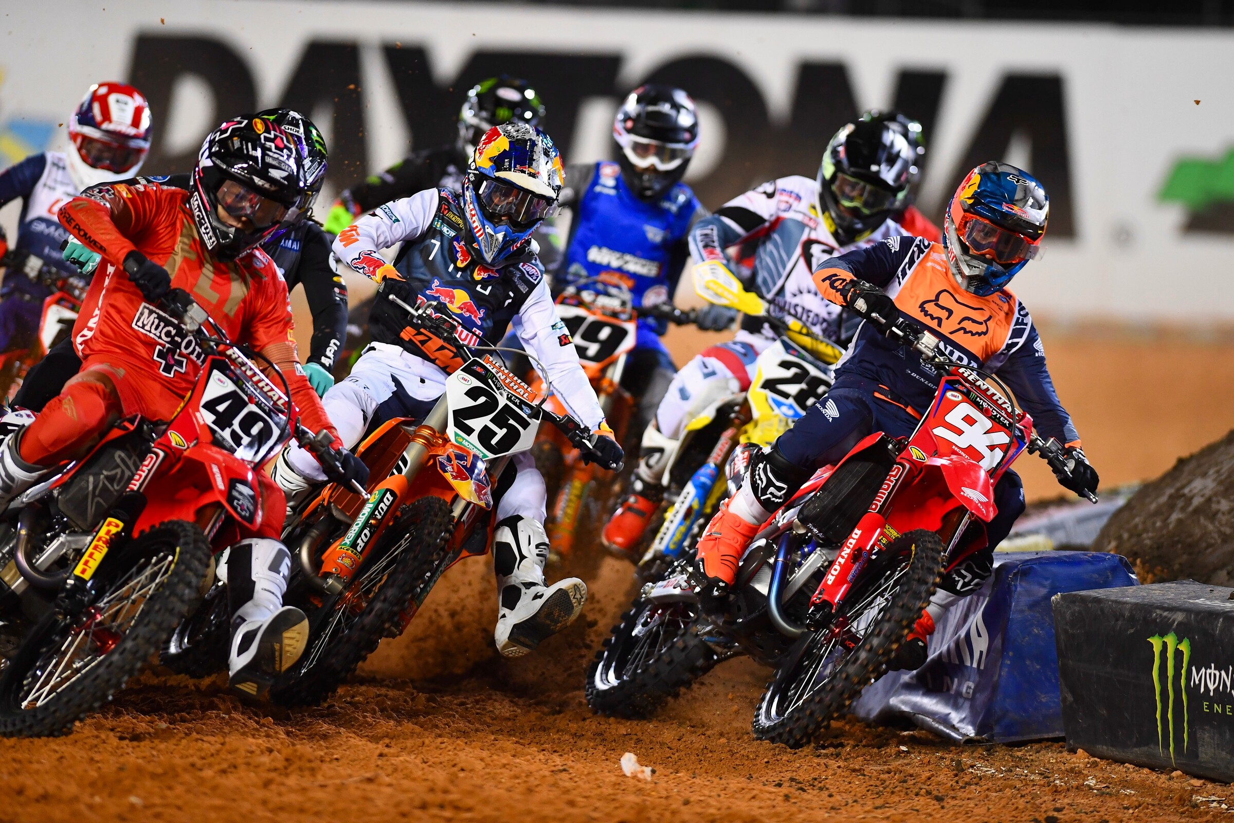 Ken Roczen out front in the second 450SX heat race.