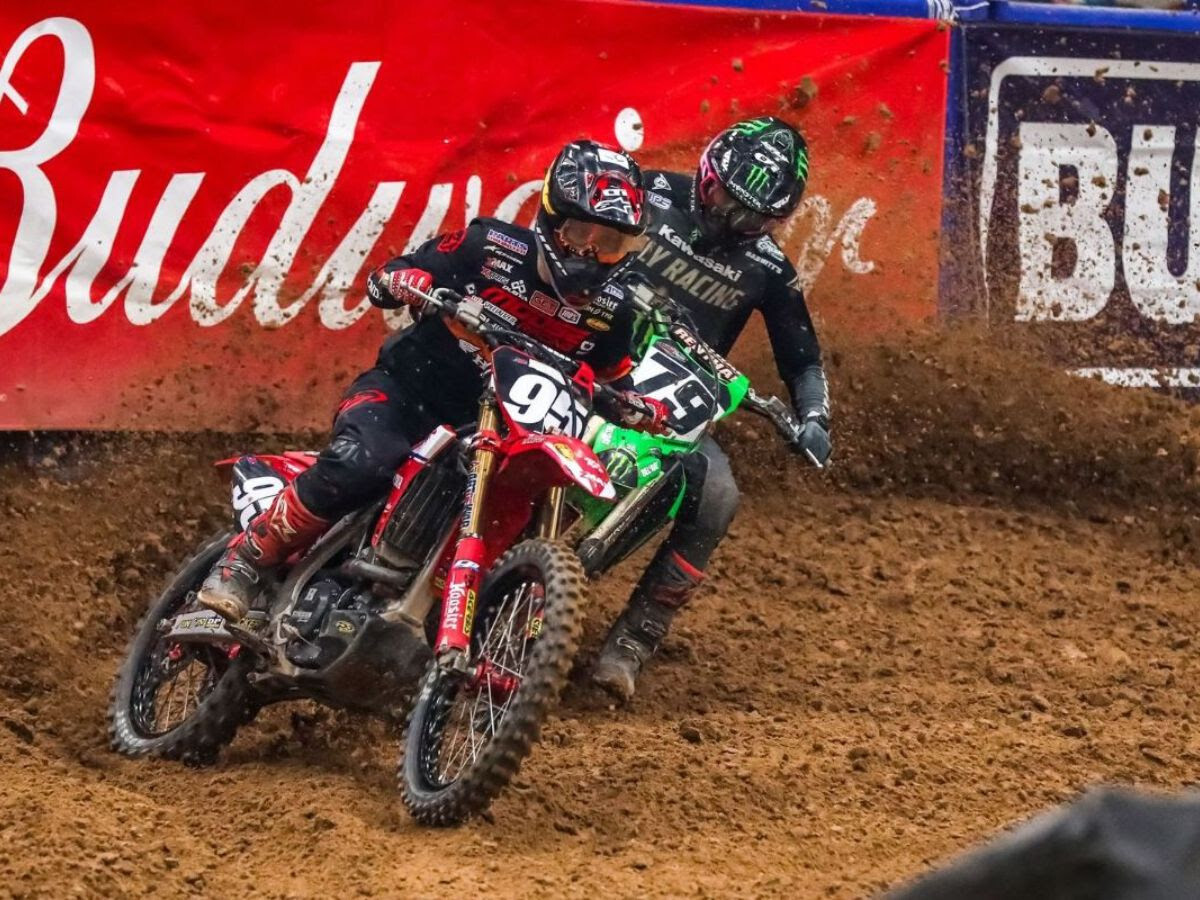 Josh Osby (95) battling Isaac Teasdale (97).